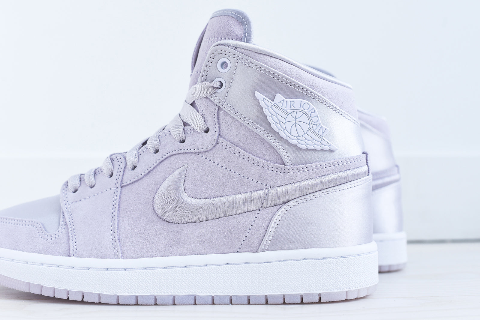 Nike WMNS Air Jordan 1 Retro High SOH - Barely Grape / White