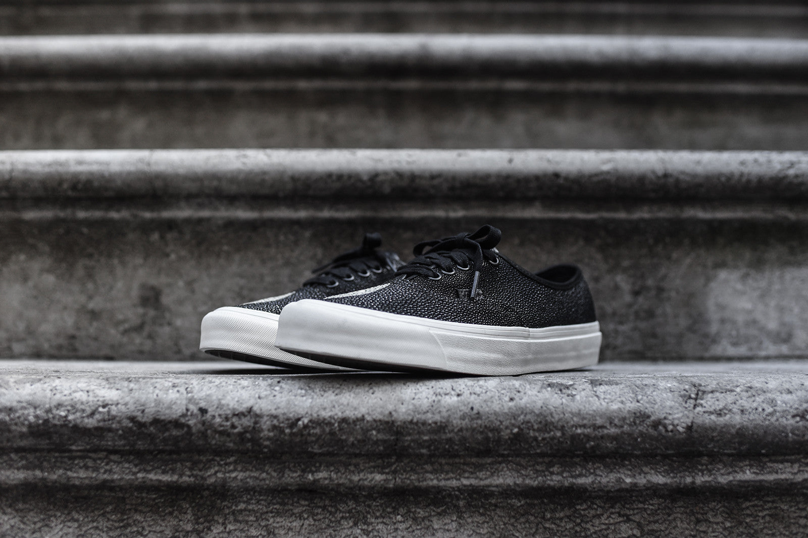 Vans Vault Authentic OG LX Sting Ray - Black