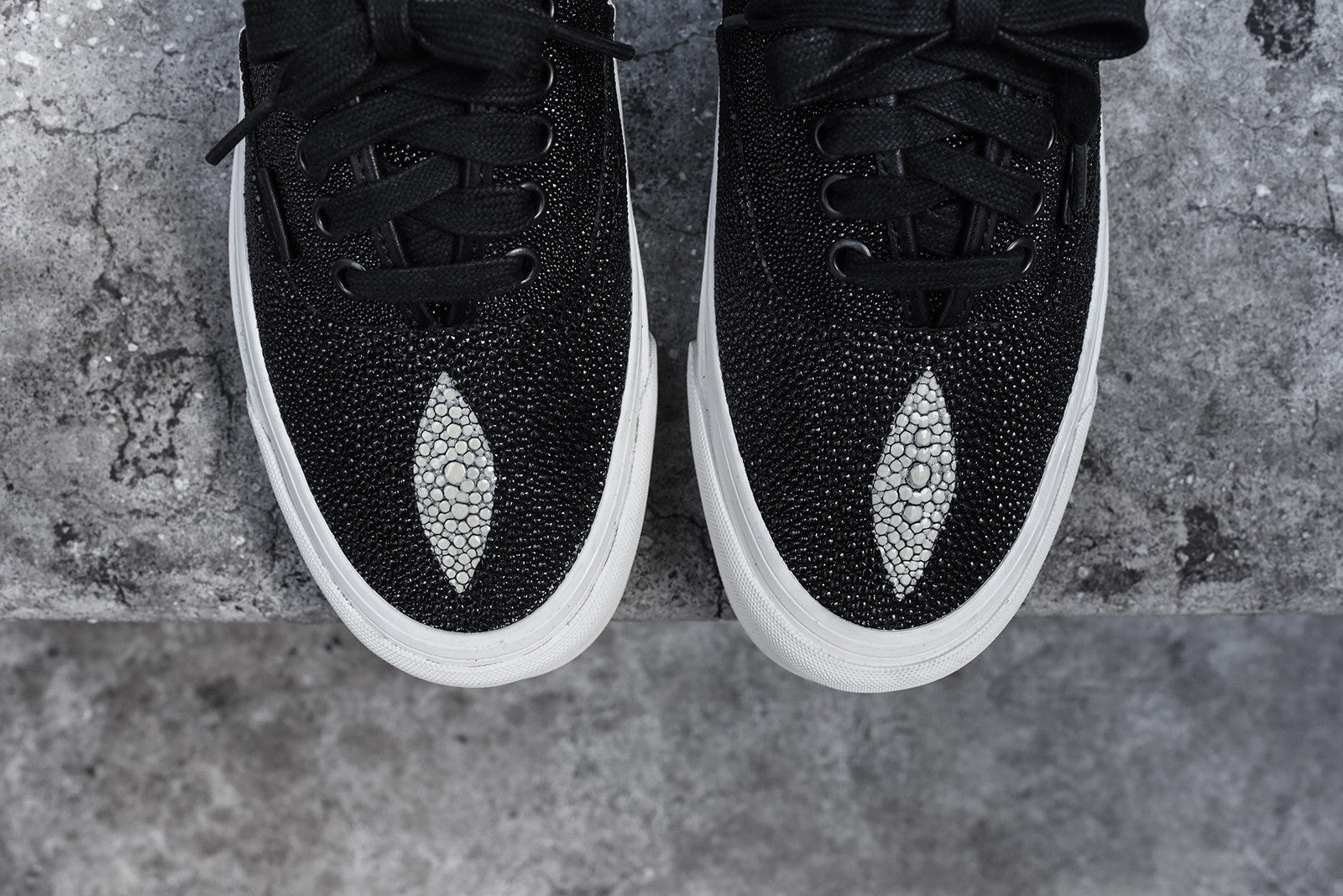 Vans Vault Authentic OG LX Sting Ray - Black