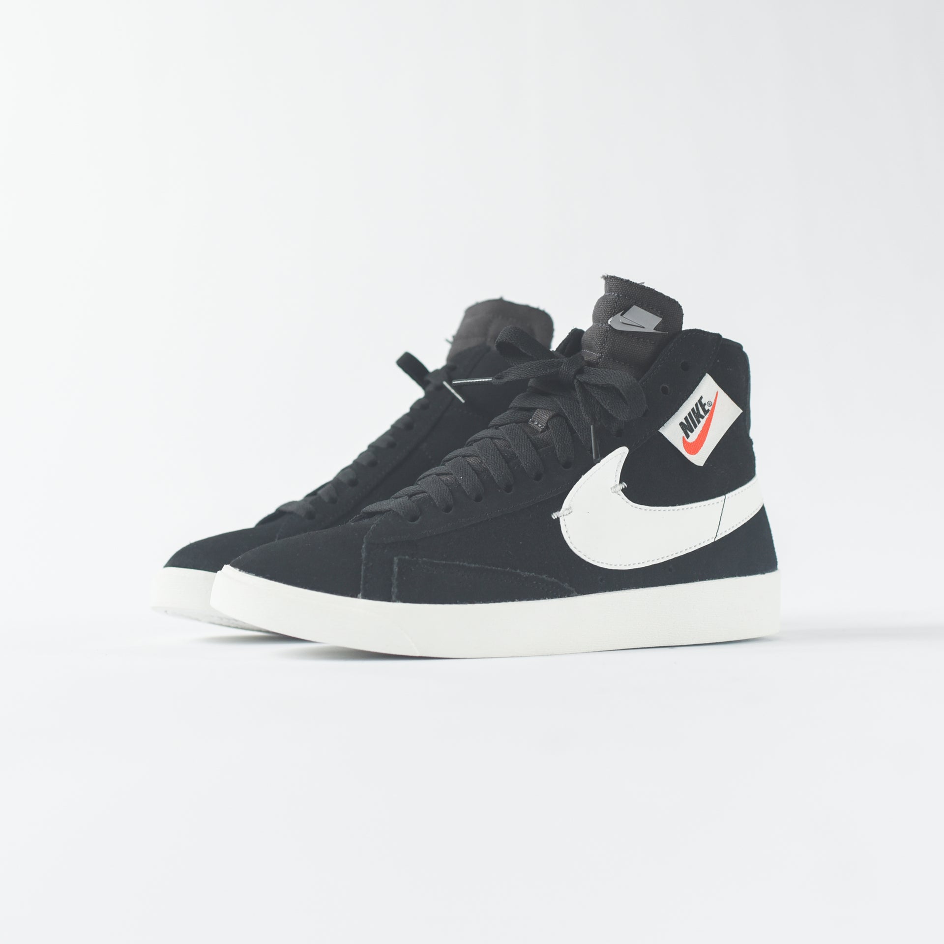 Nike WMNS Blazer Mid Rebel - Black / Summit White / Oil Grey
