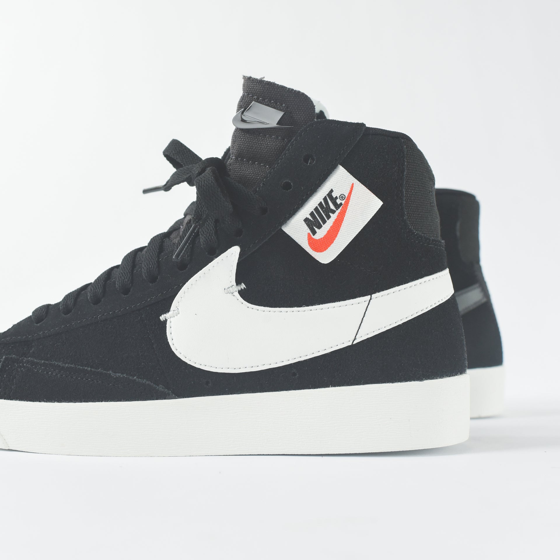 Nike WMNS Blazer Mid Rebel - Black / Summit White / Oil Grey