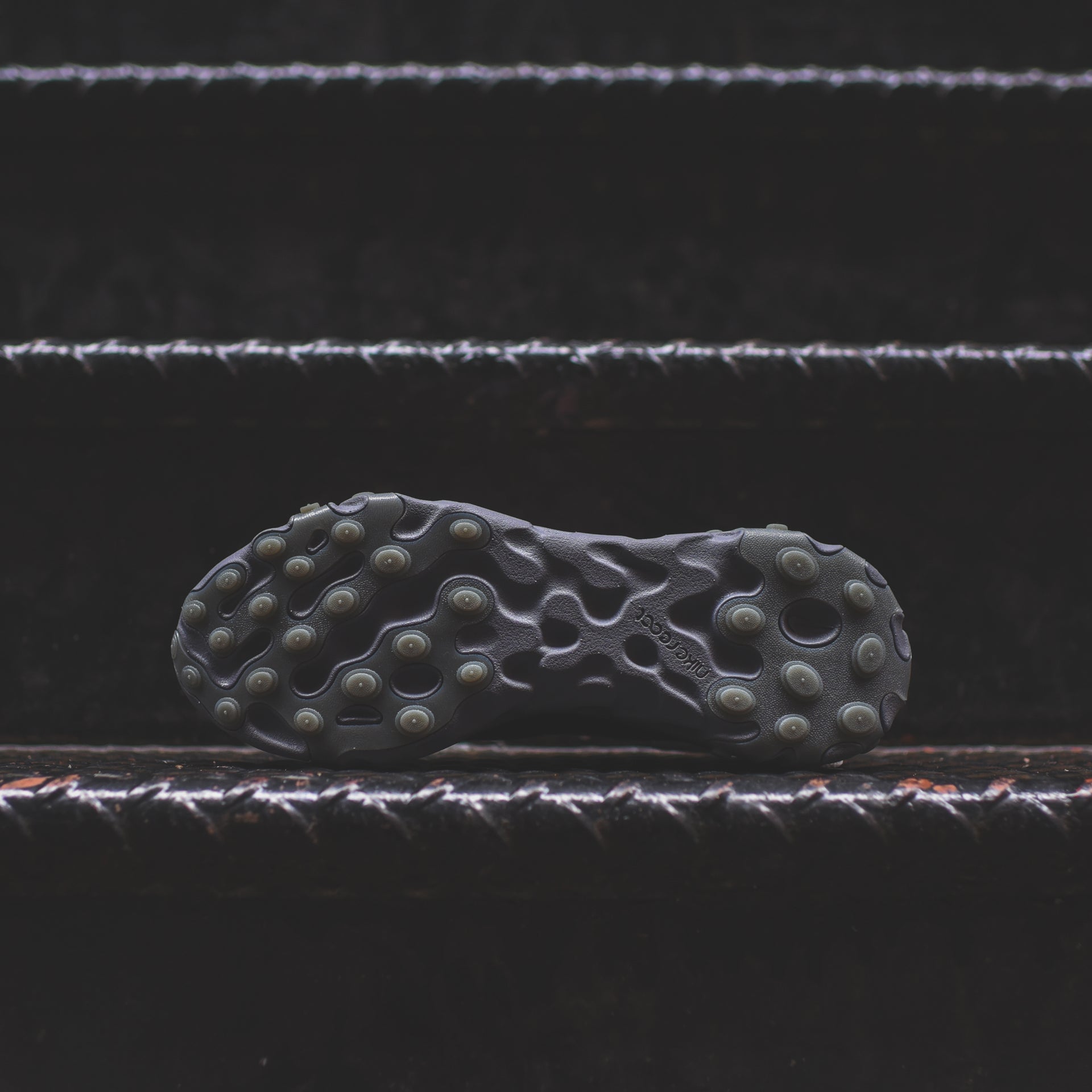 Nike ISPA React WR - Black / Metallic Silver / Gunsmoke