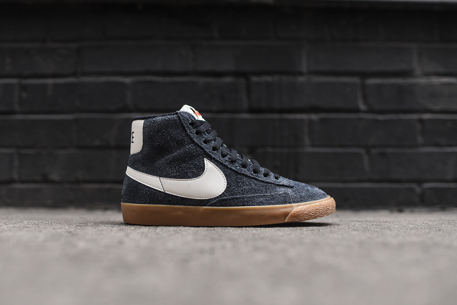 Wmns blazer mid suede vintage black top