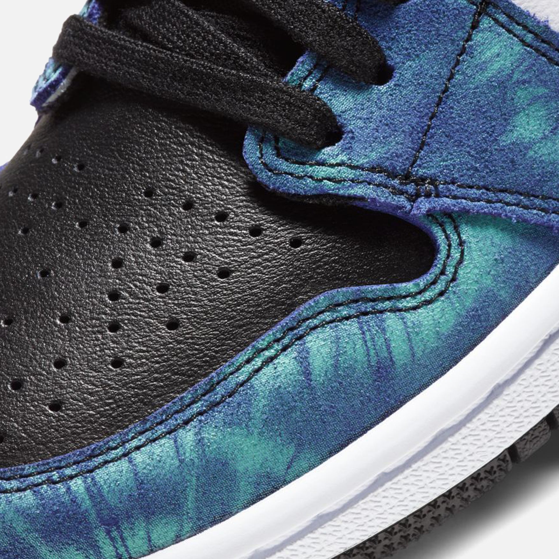 Nike WMNS Air Jordan 1 High OG - White / Black / Aurora Green