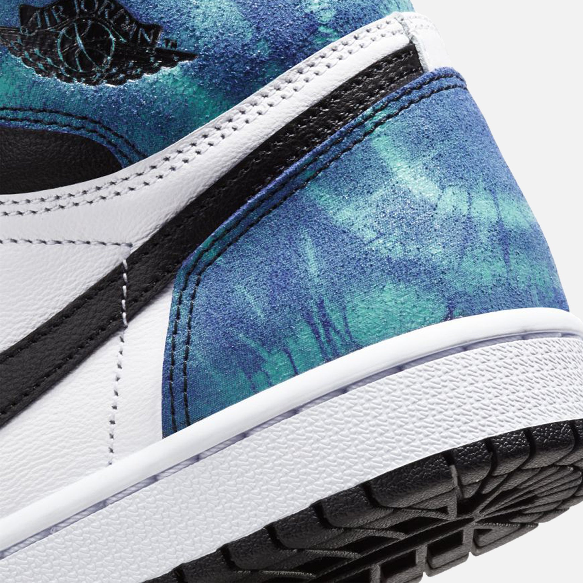 Nike WMNS Air Jordan 1 High OG - White / Black / Aurora Green
