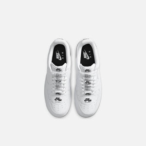 Nike Air Force 1 `07 LV8 - White / Black