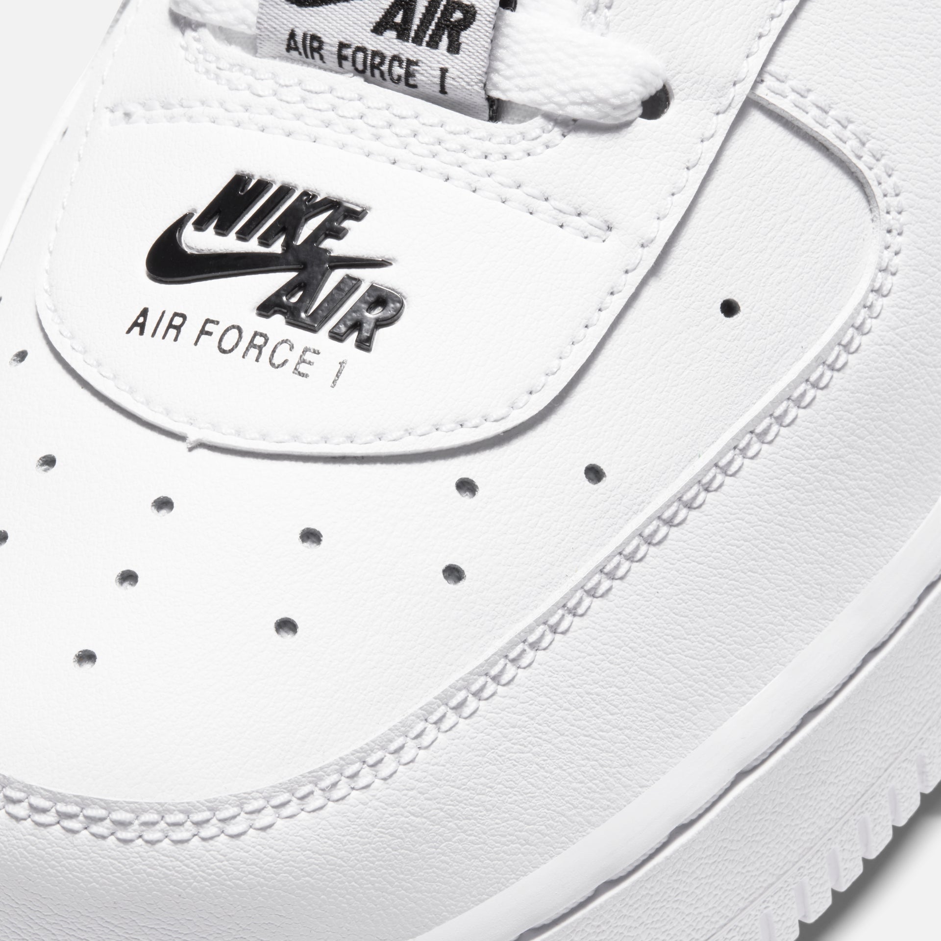 Nike Air Force 1 `07 LV8 - White / Black