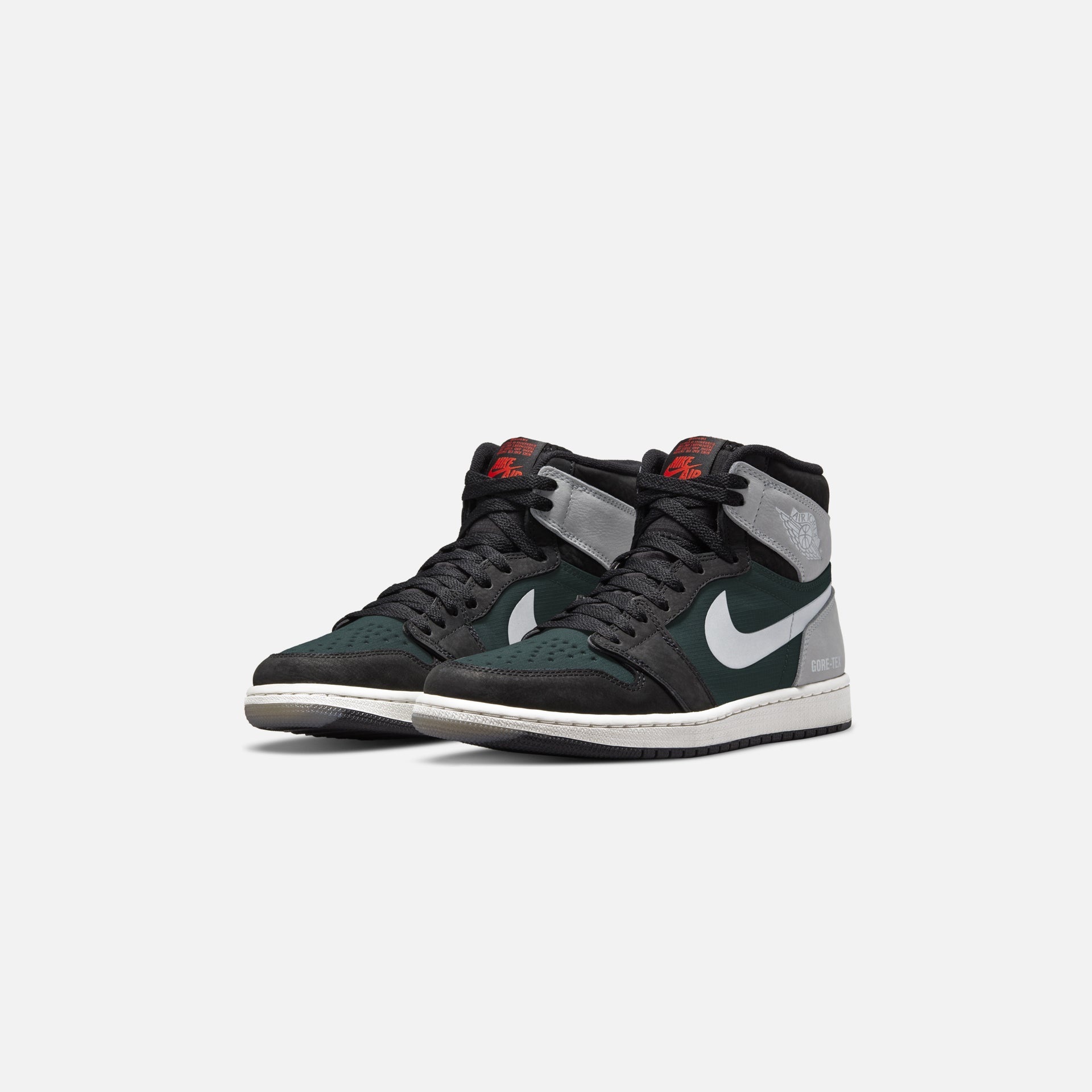 Nike Air Jordan 1 Gore-Tex - Black / Chile Red / Particle Grey / Sail