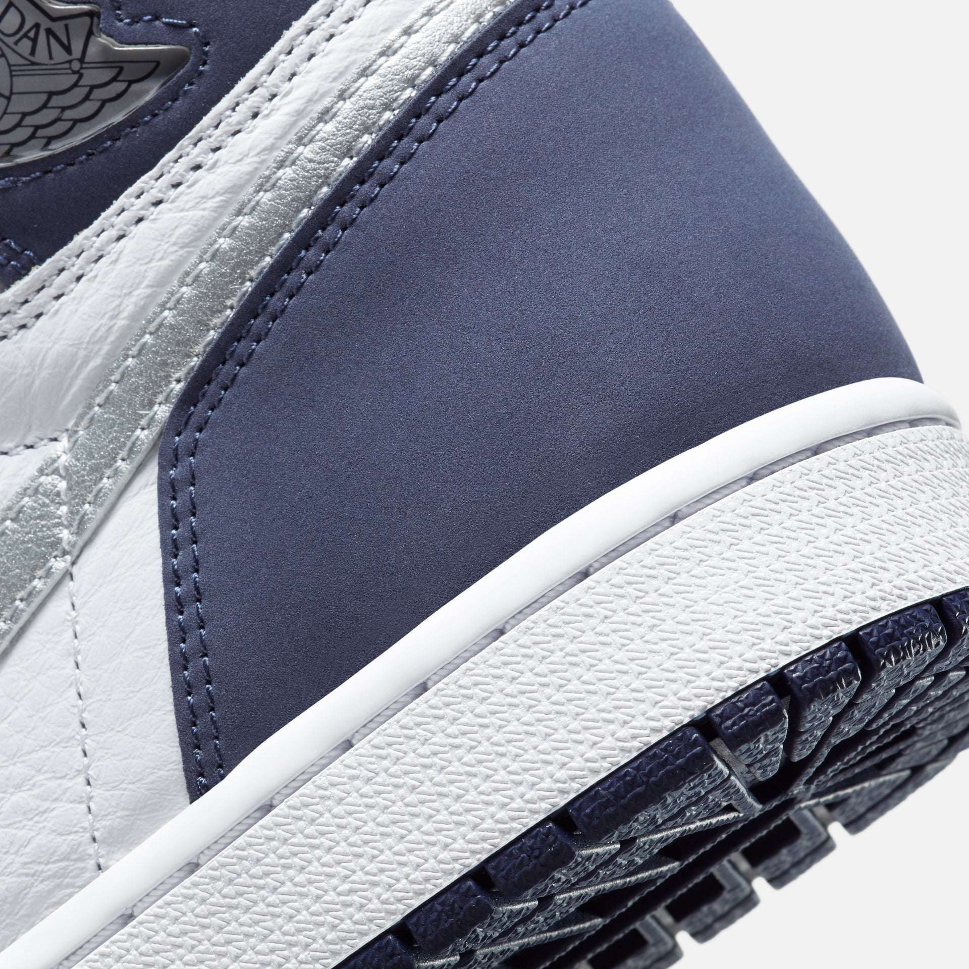 Nike Air Jordan 1 Retro High OG - White / Metallic Silver / Midnight