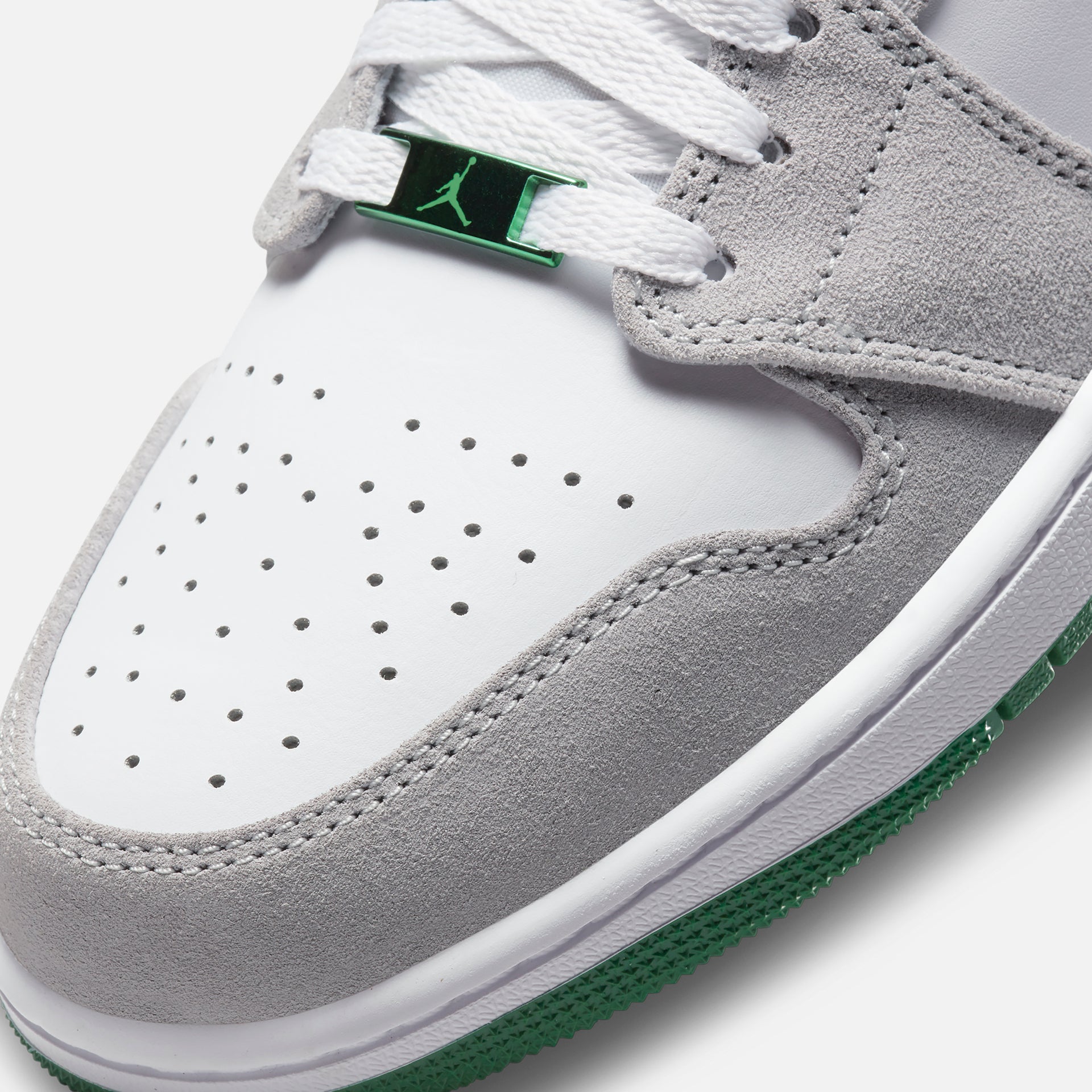 Nike Air Jordan 1 Mid SE - White / Pine Green / Light Smoke Grey