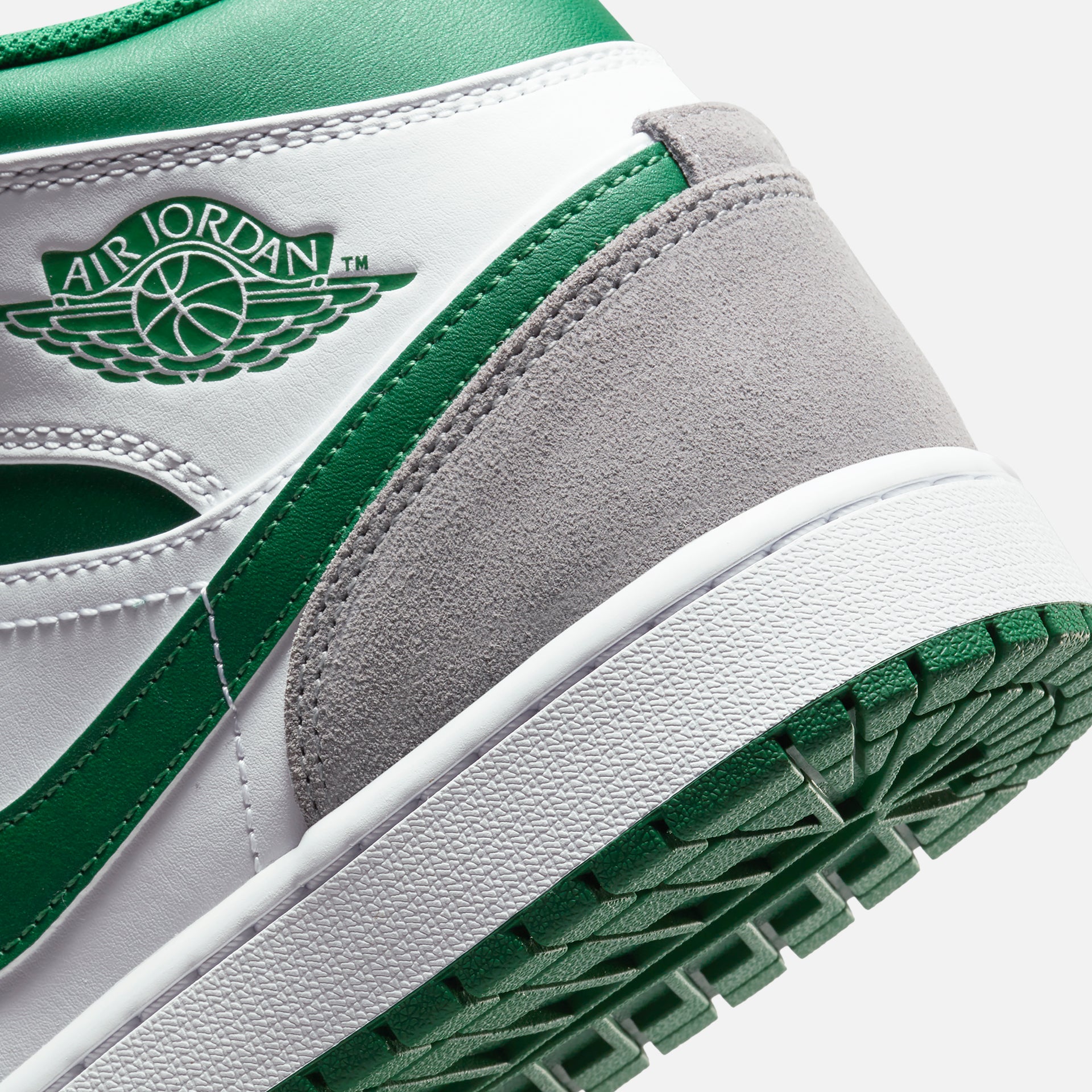 Nike Air Jordan 1 Mid SE - White / Pine Green / Light Smoke Grey