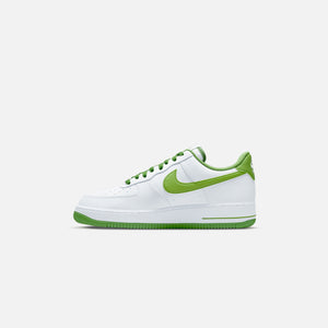 Nike mens Air Force 1 '07, White/Chlorophyll, 10.5