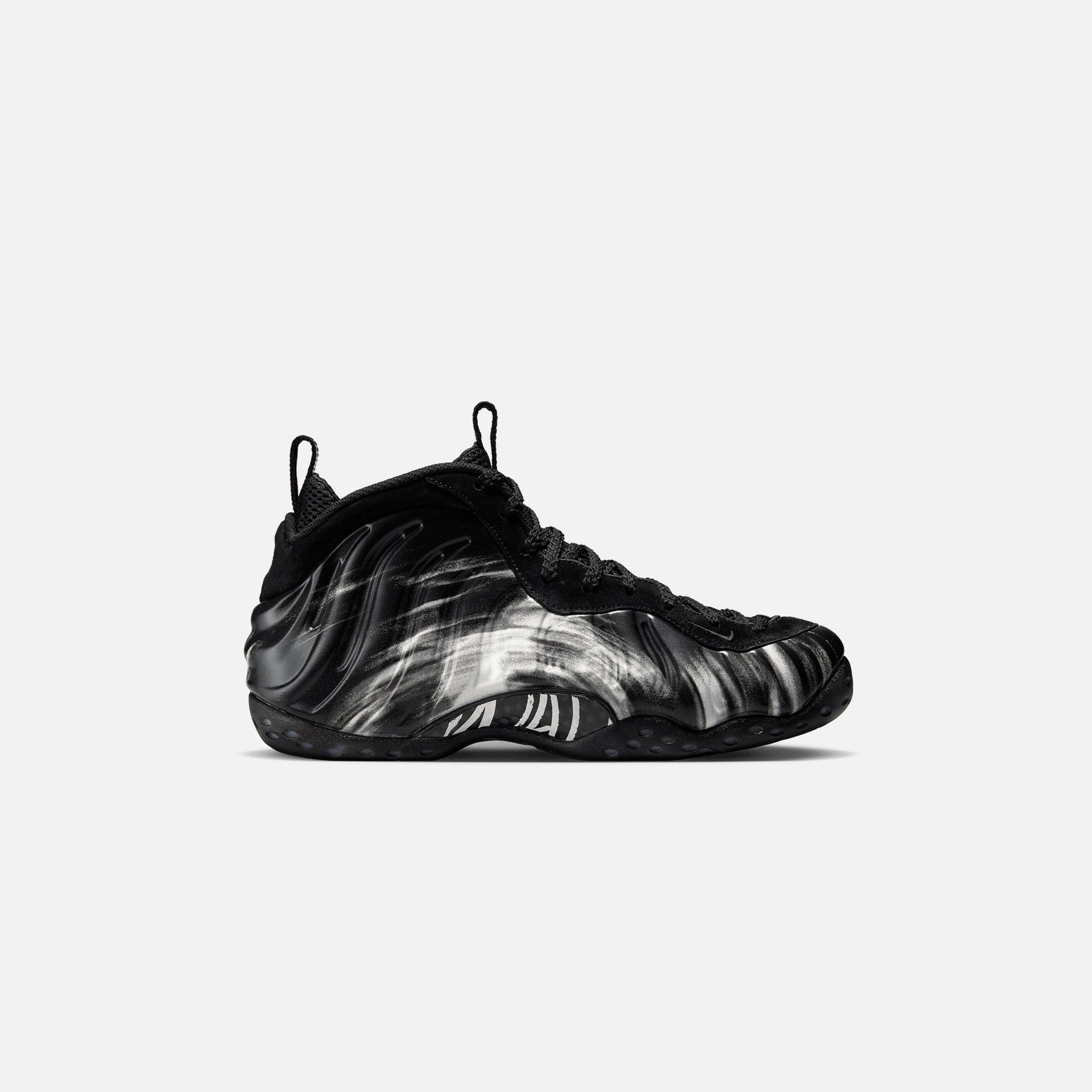 Nike Air Foamposite One QS - Black / White