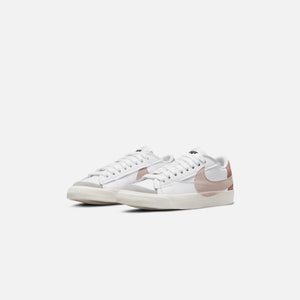 Nike WMNS Blazer Low `77 Jumbo - White / Pink Oxford / Rose Whisper