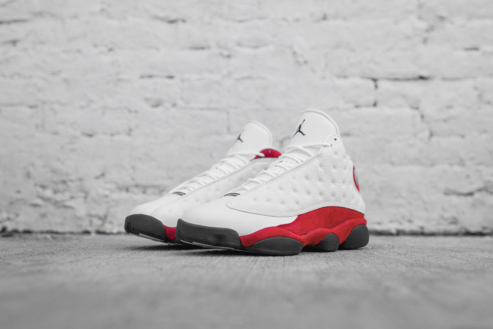 Nike Air Jordan 13 Retro - White / Black / Team Red
