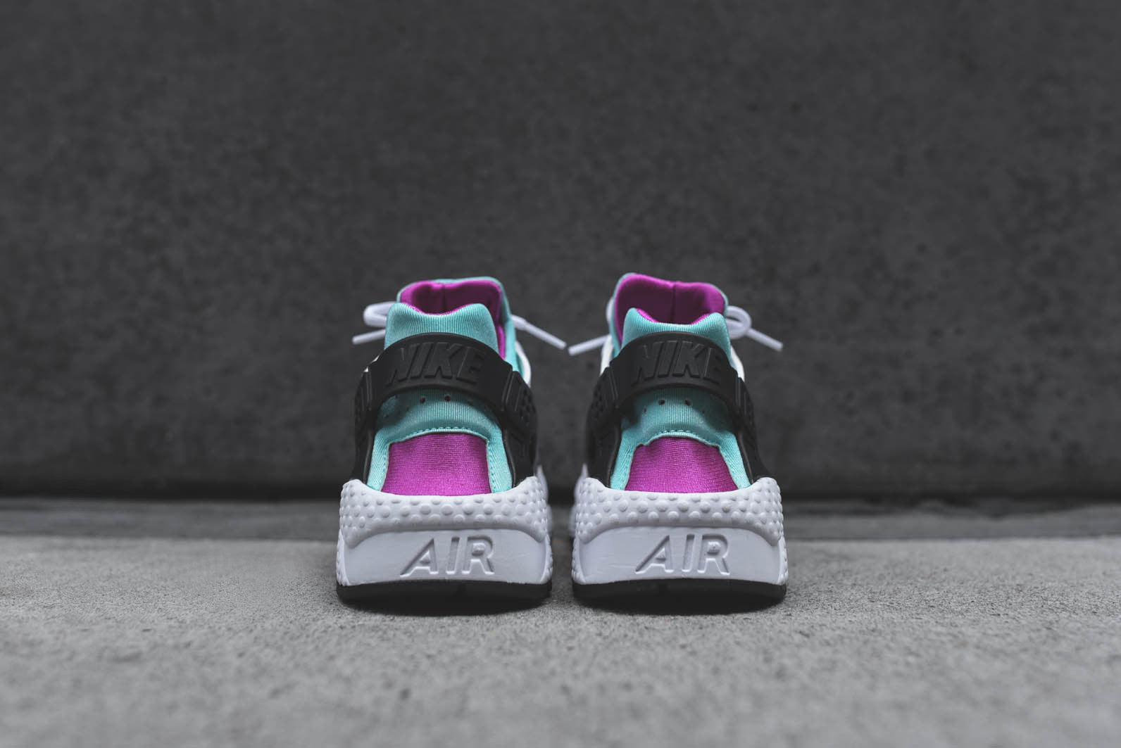 Nike WMNS Air Huarache Run - White / Artisan Teal / Fuchsia