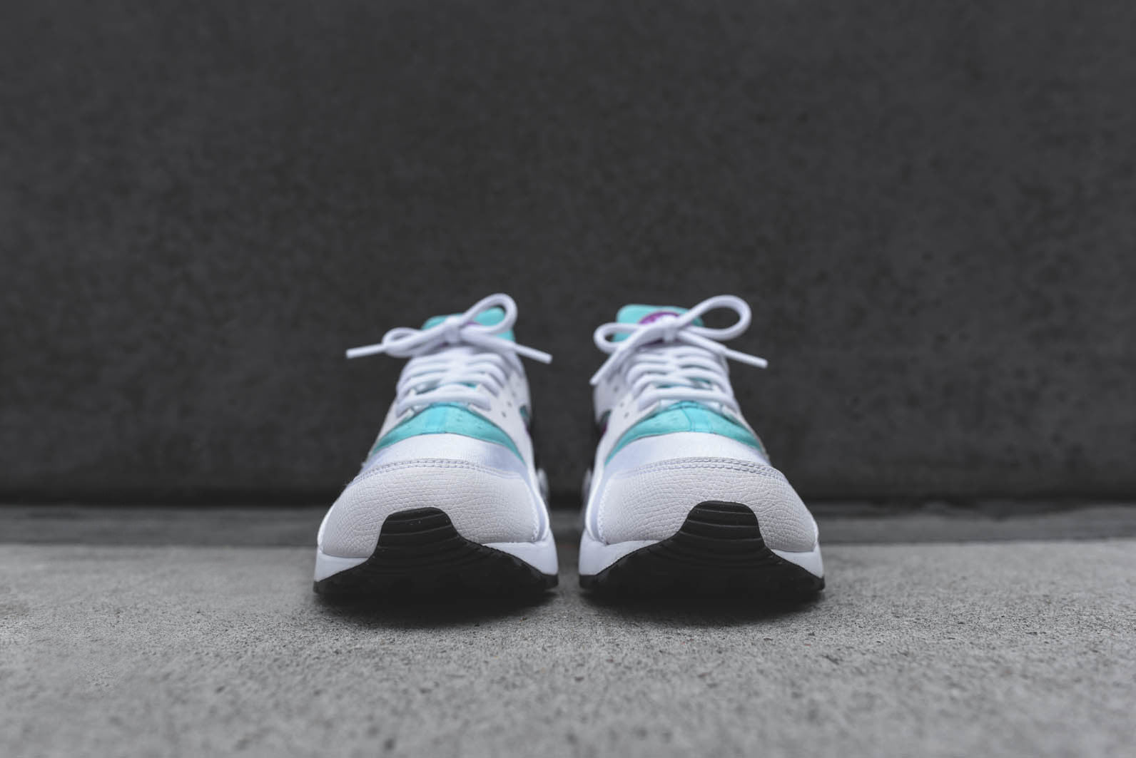 Nike WMNS Air Huarache Run - White / Artisan Teal / Fuchsia
