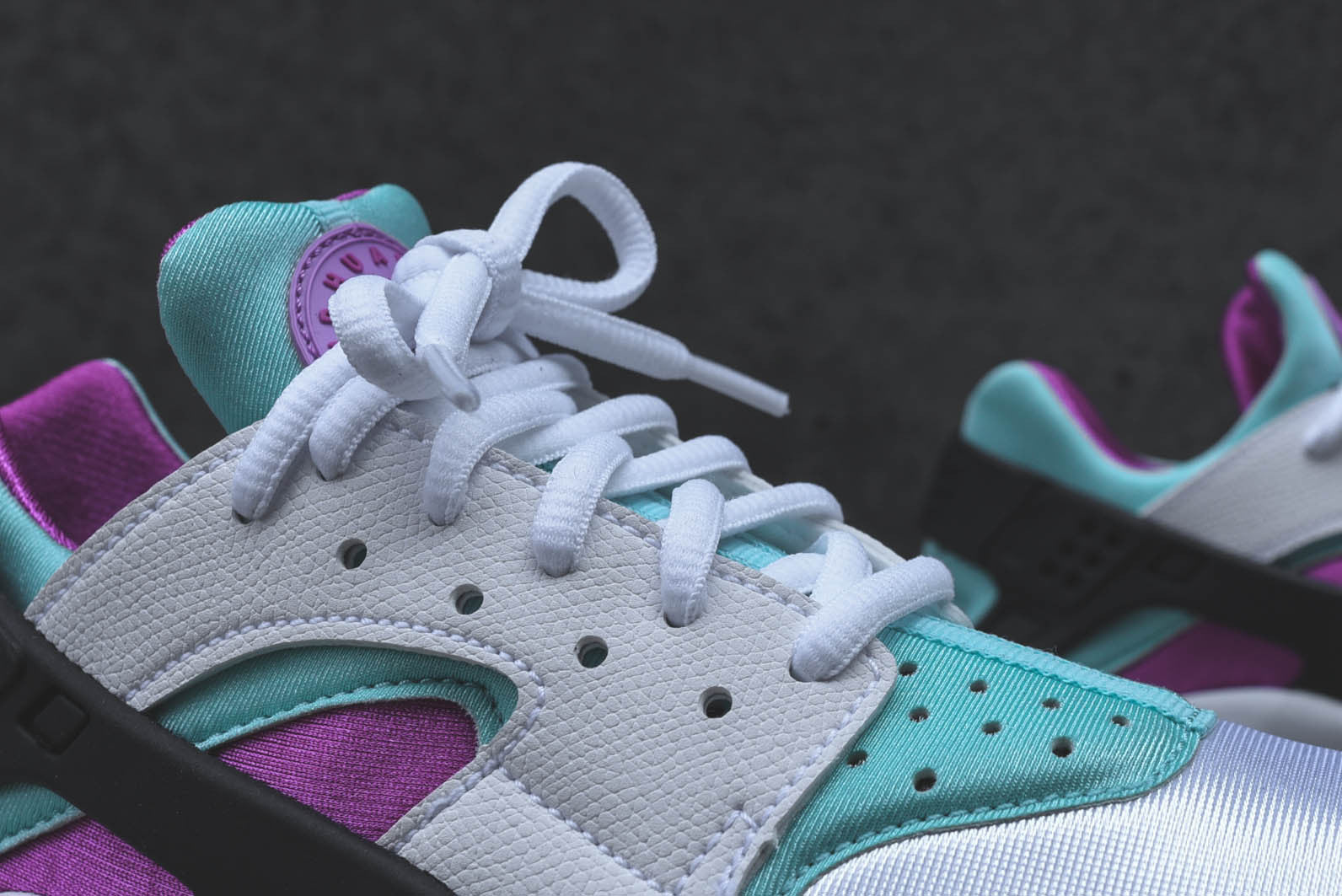 Nike WMNS Air Huarache Run - White / Artisan Teal / Fuchsia