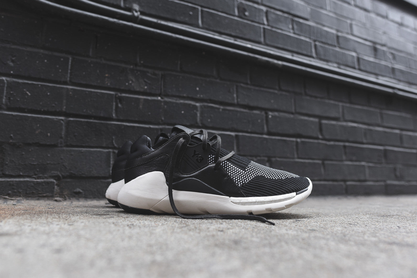 Y-3 Boost QR Knit - Black / White – Kith