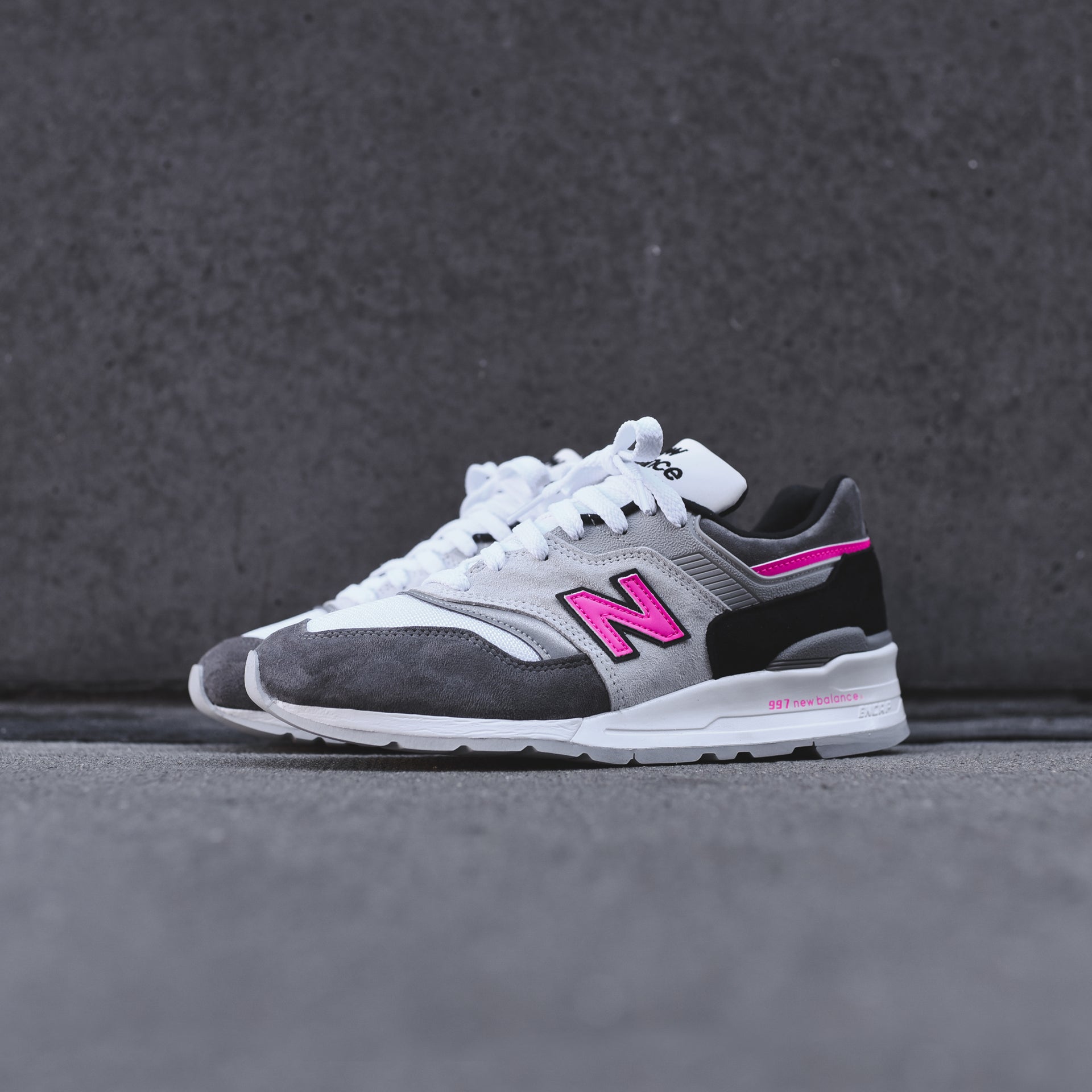 New Balance 997 - Grey / Pink