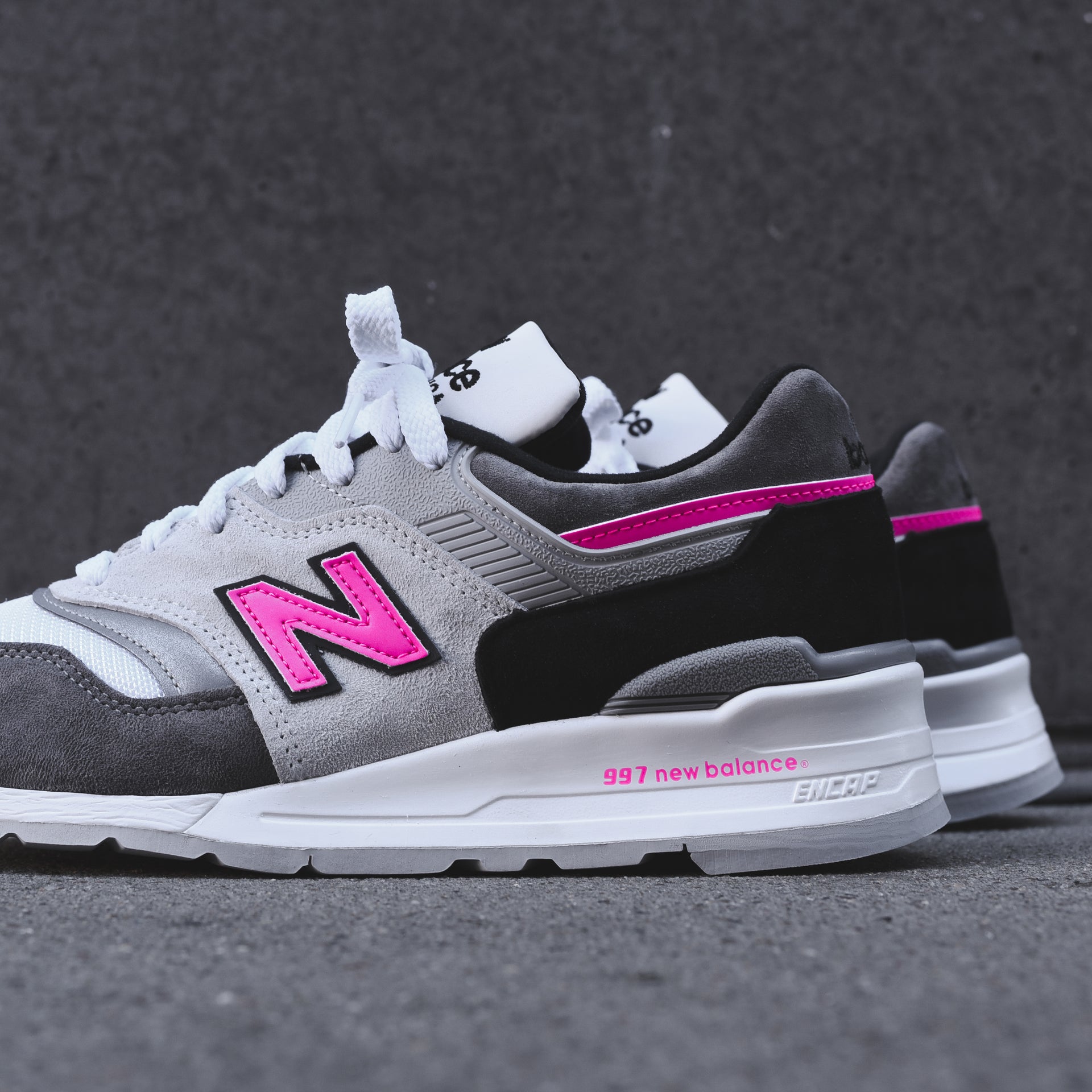New Balance 997 - Grey / Pink