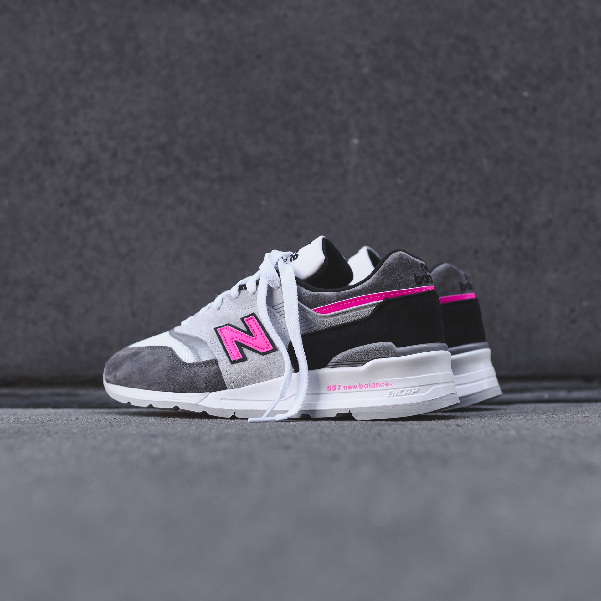 New Balance 997 - Grey / Pink