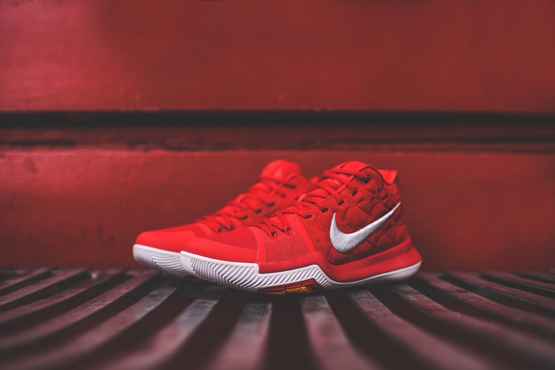 Nike Kyrie 3 - University Red / Grey