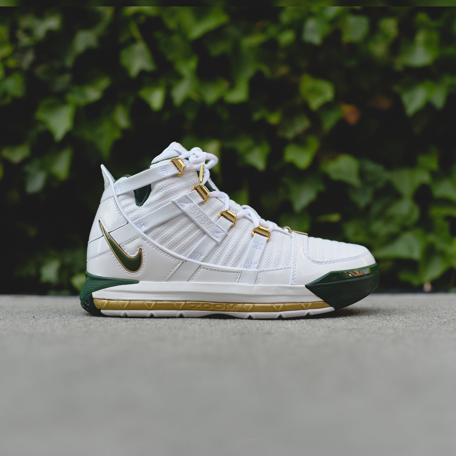 Nike Zoom LeBron III QS SVSM - White / Deep Forest / Metallic Gold