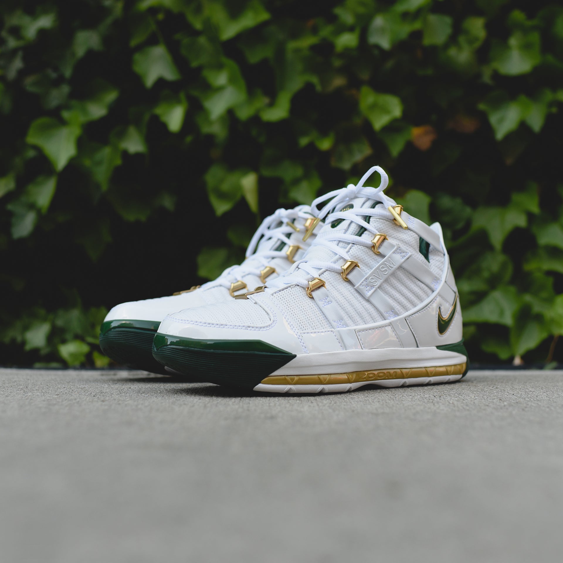 Nike Zoom LeBron III QS SVSM - White / Deep Forest / Metallic Gold