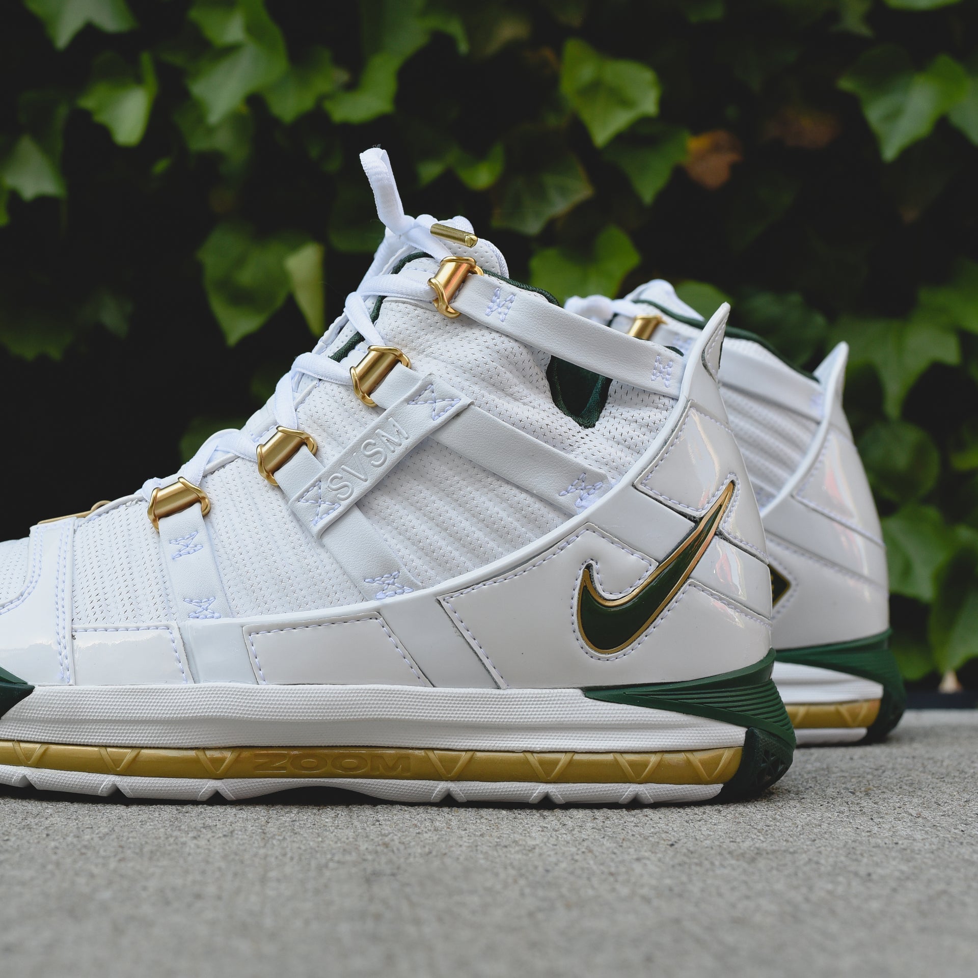 Nike Zoom LeBron III QS SVSM - White / Deep Forest / Metallic Gold