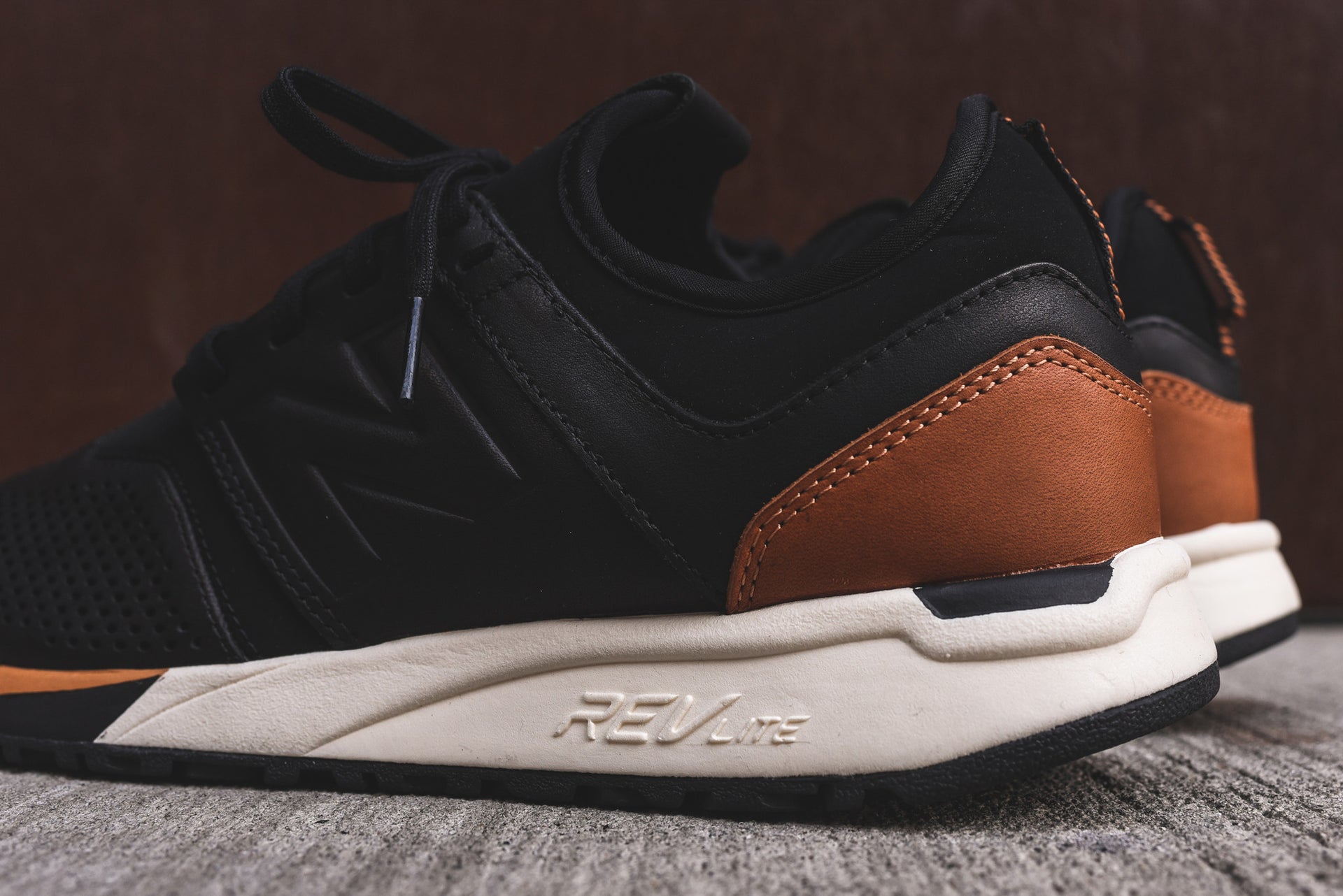 New Balance 247 - Black