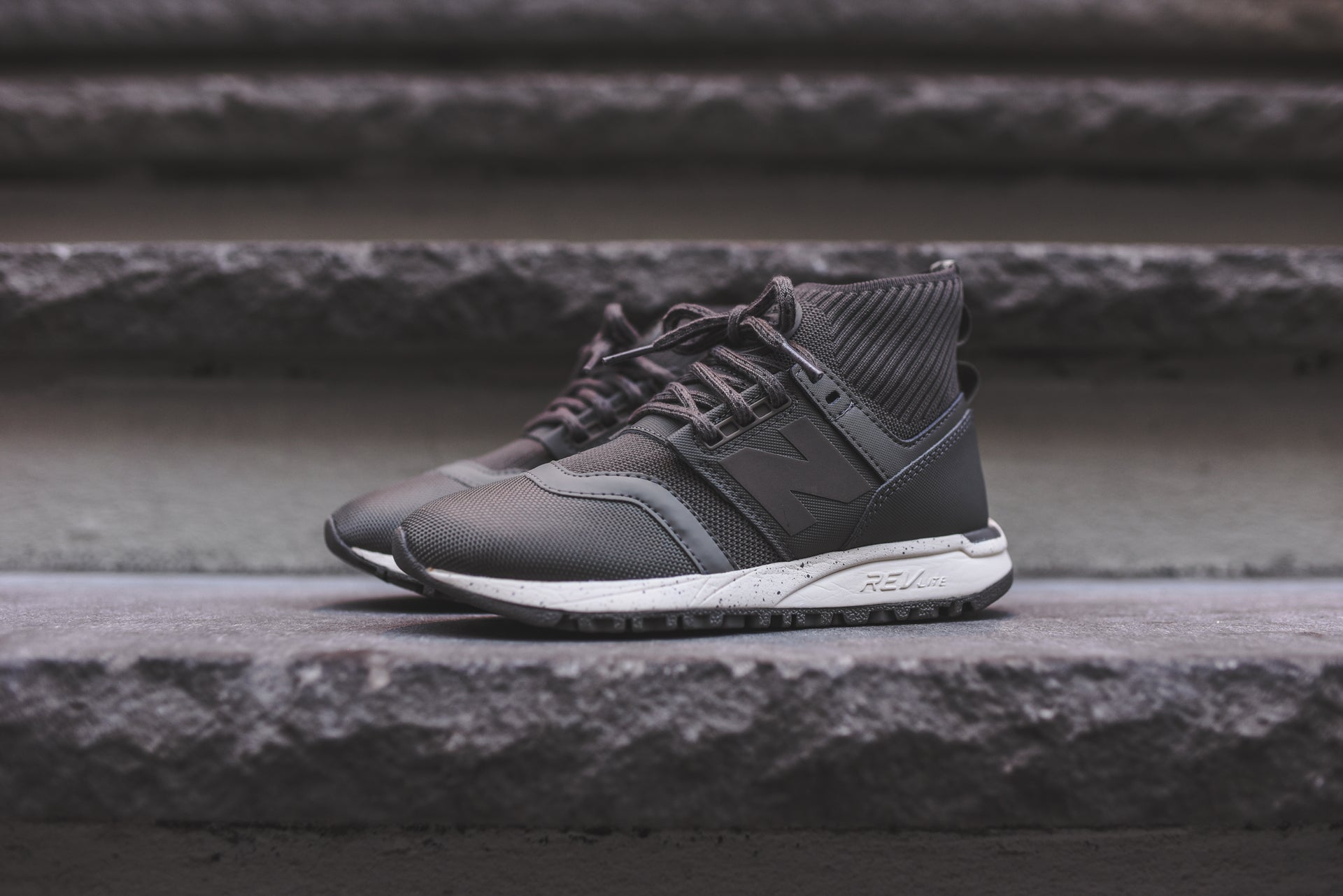 New Balance WMNS 247 - Grey / White