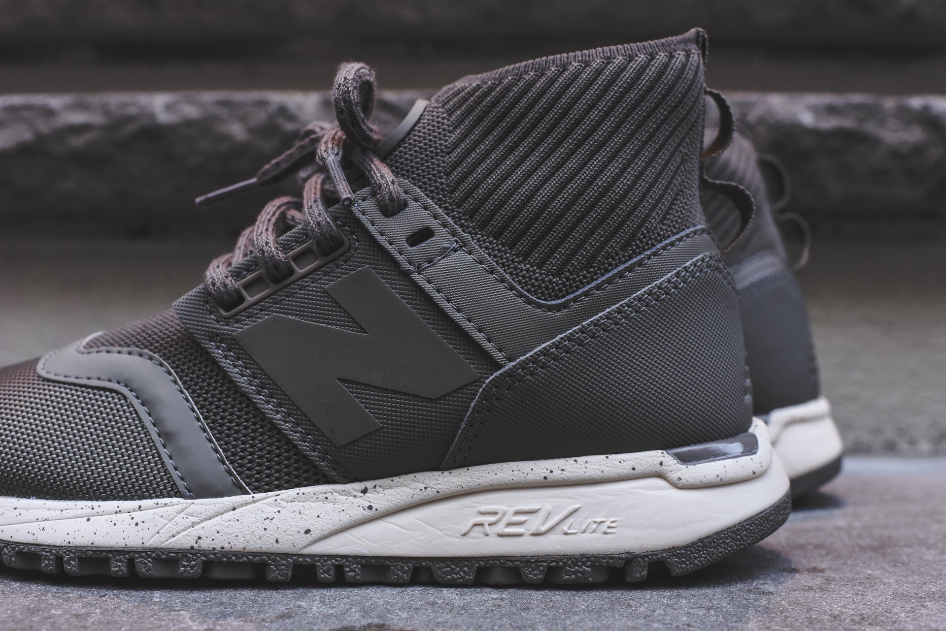 New Balance WMNS 247 - Grey / White