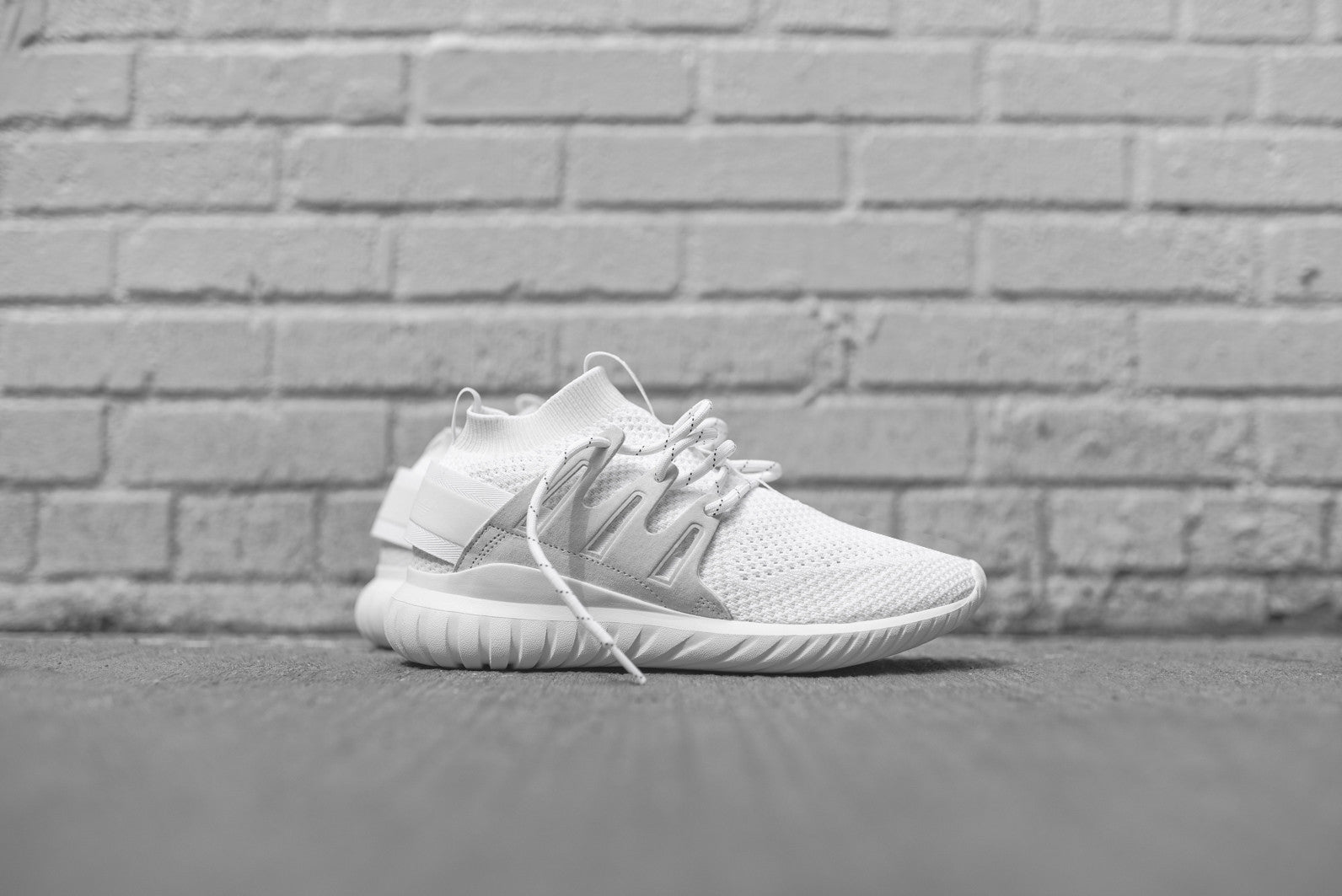 Adidas tubular nova outlet triple white