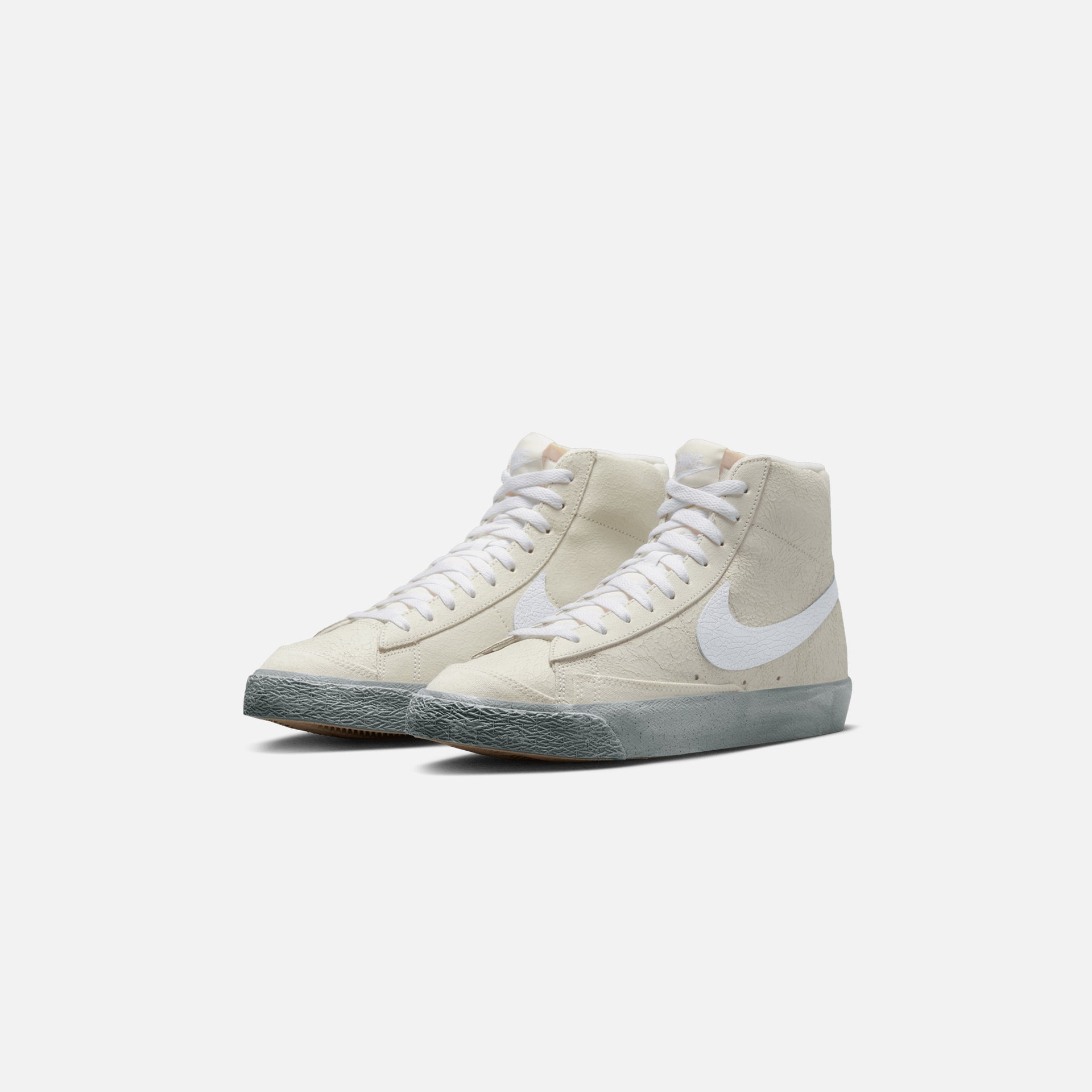 Nike Blazer Mid `77 SE EMB - Summit White / Phantom / Mica Green