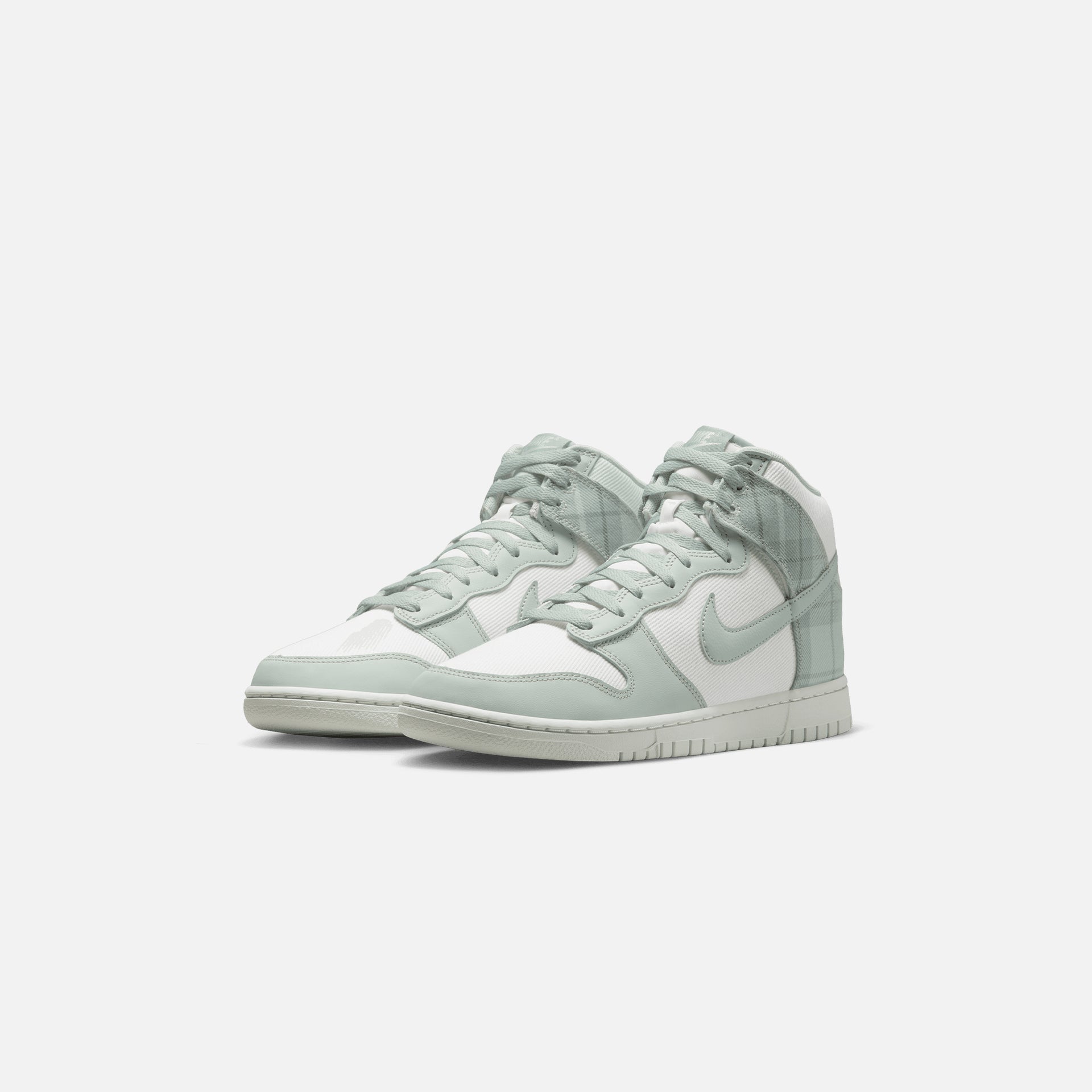 Nike Dunk Hi Retro SE - Summit White / Light Silver / Light Green