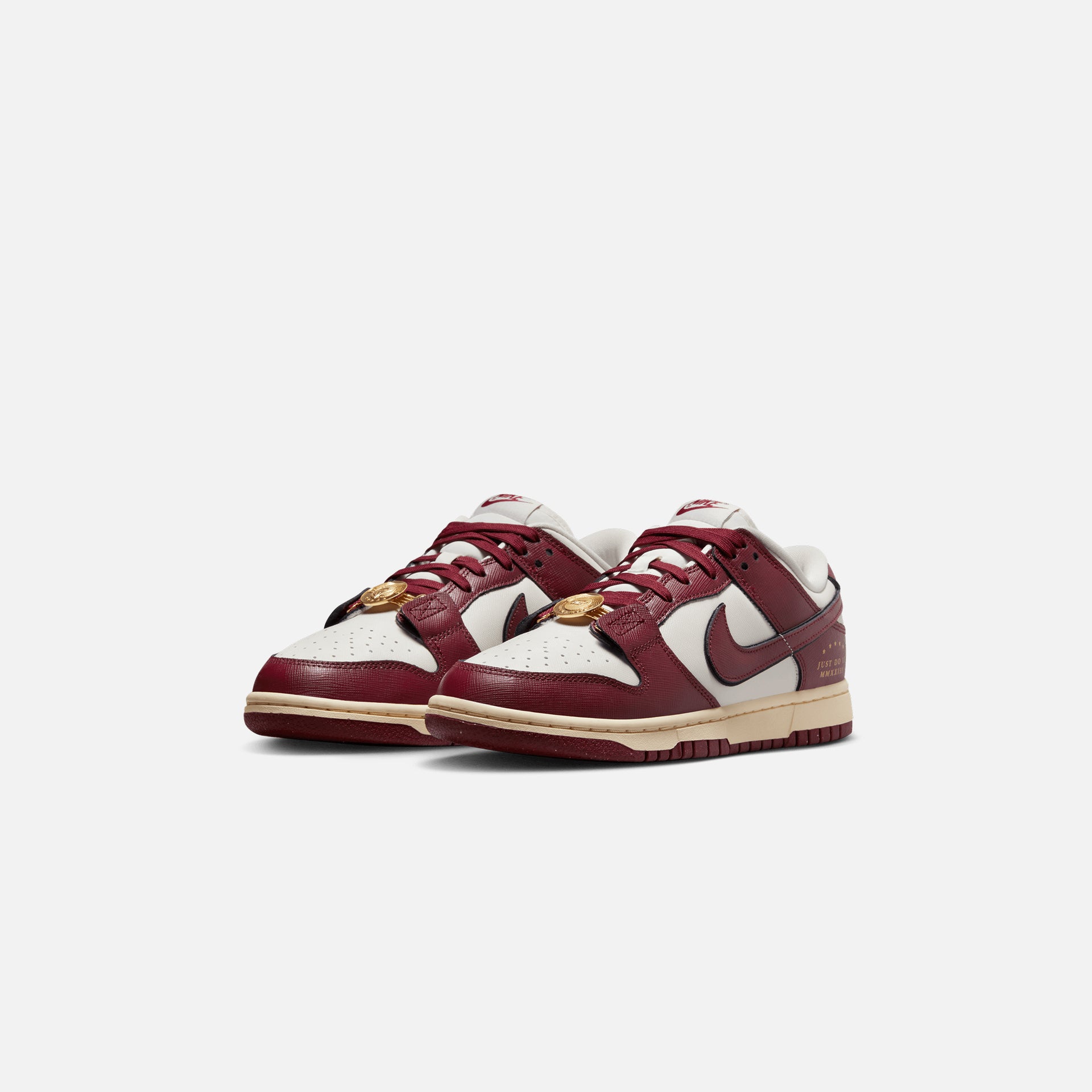 Nike WMNS Dunk Low SE - Sail / Team Red / Black / Muslin