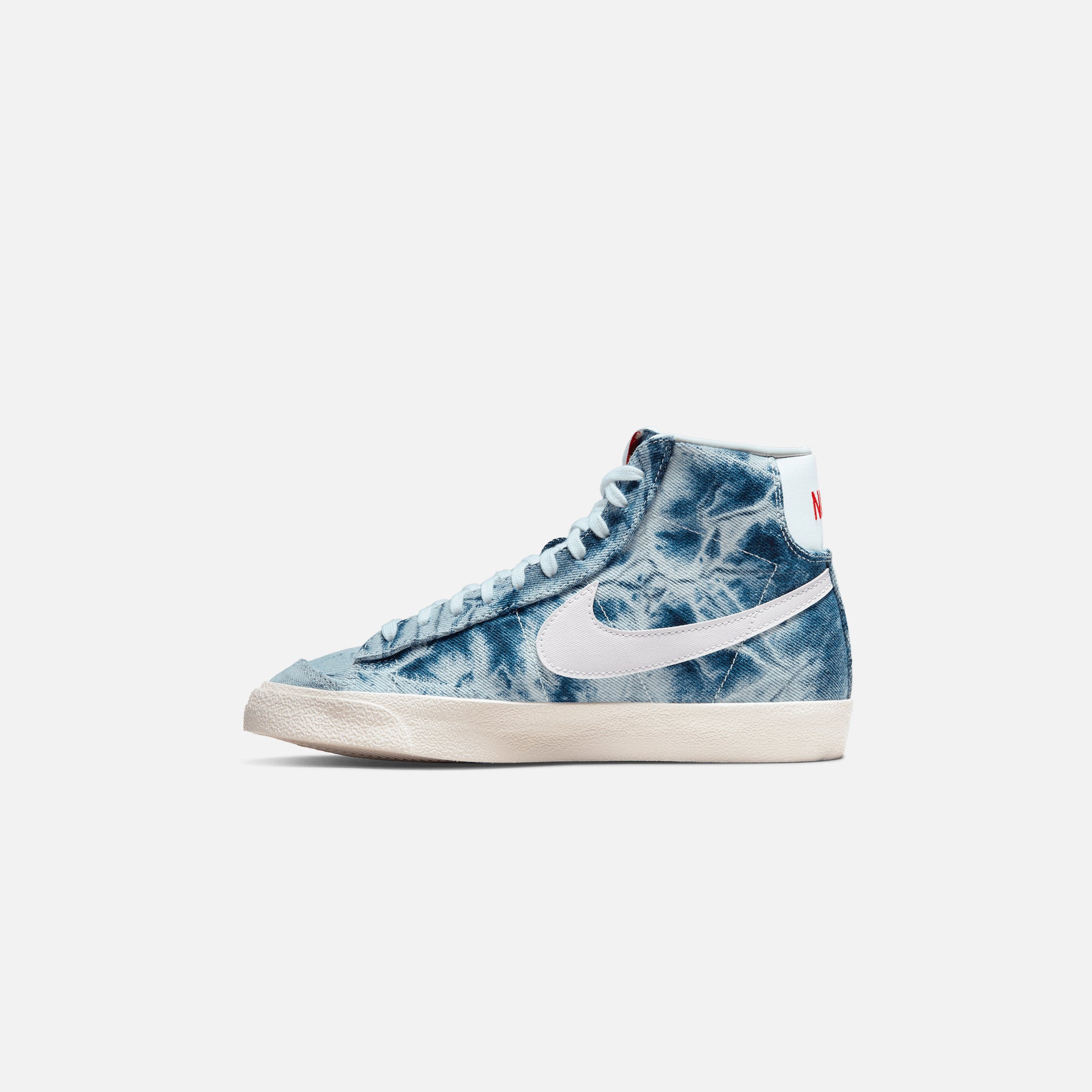 Nike WMNS Blazer Mid `77 - Multi Color / White