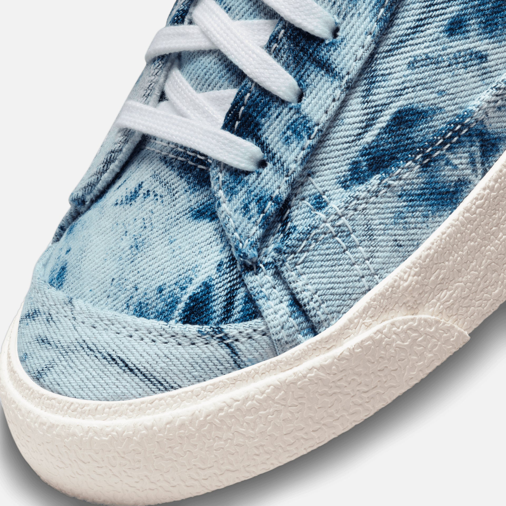 Nike WMNS Blazer Mid `77 - Multi Color / White