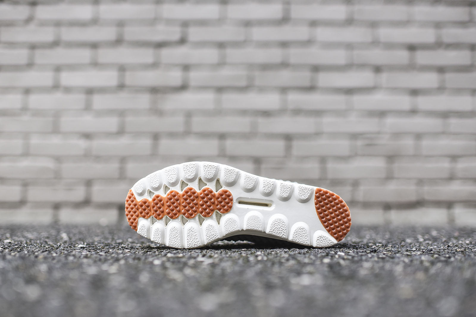 Nike WMNS Mayfly Woven - Dark Stucco / White