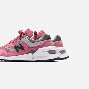 New Balance M997 SV1 Pink Grey Kith