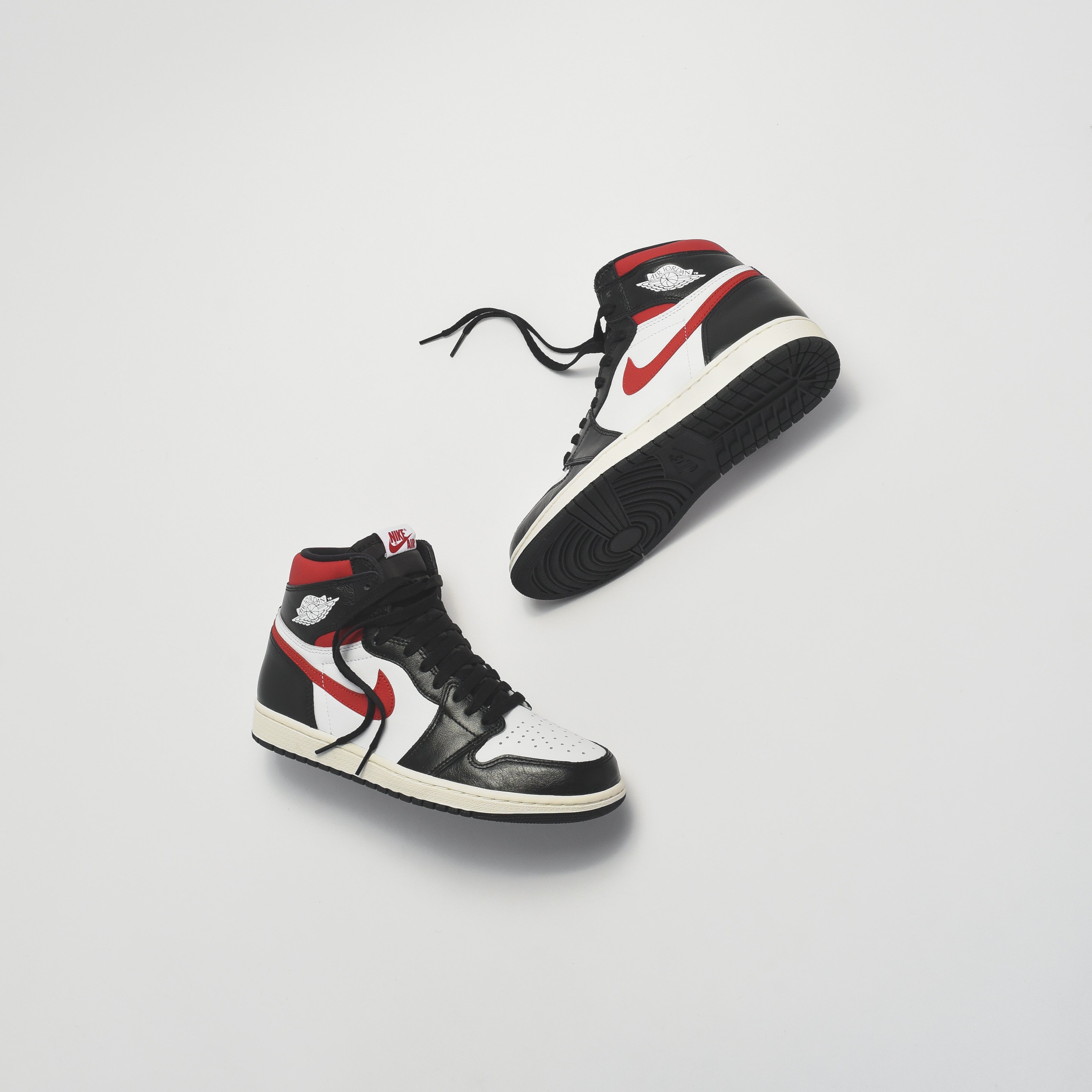 Jordan retro 1 hotsell high og black/gym red/white/sail