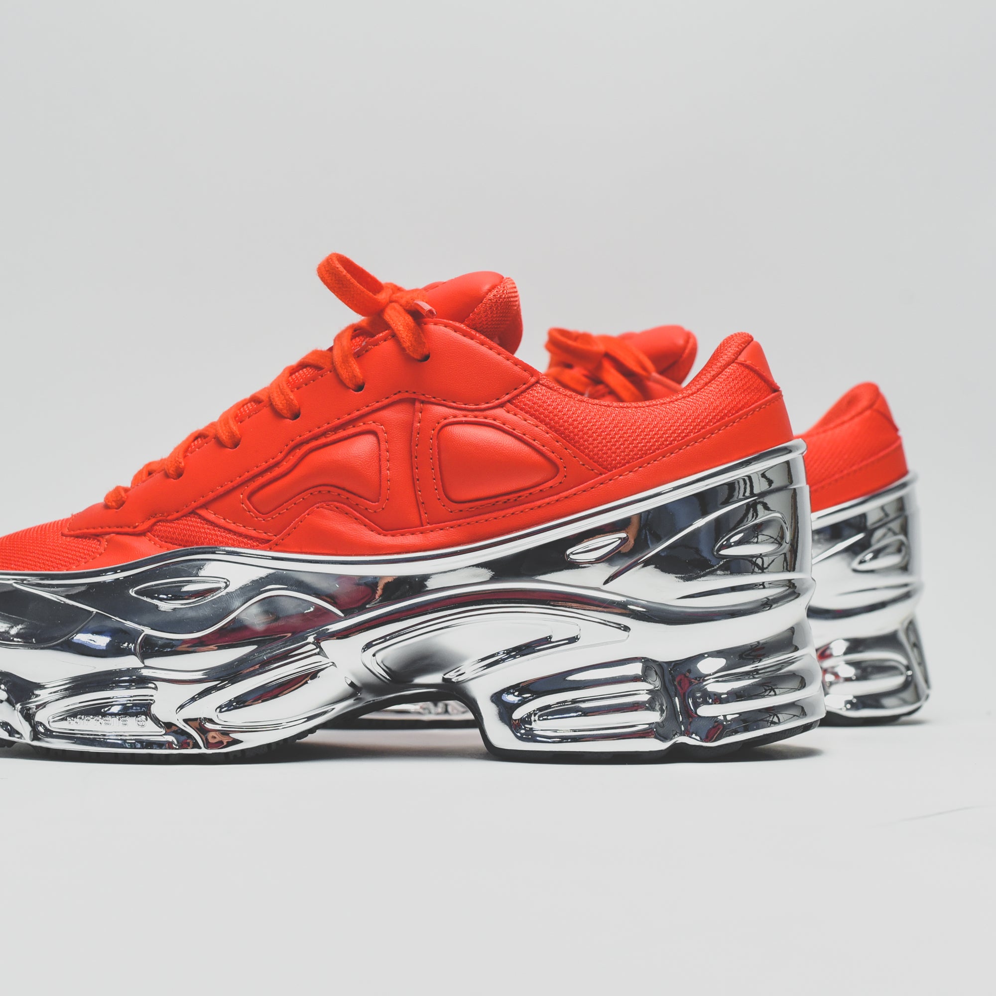 adidas EE7933 RAF SIMONSレッドグラデーションシューズ adidas EE7933 RAF SIMONSレッドグラデーションシューズ - メルカリ