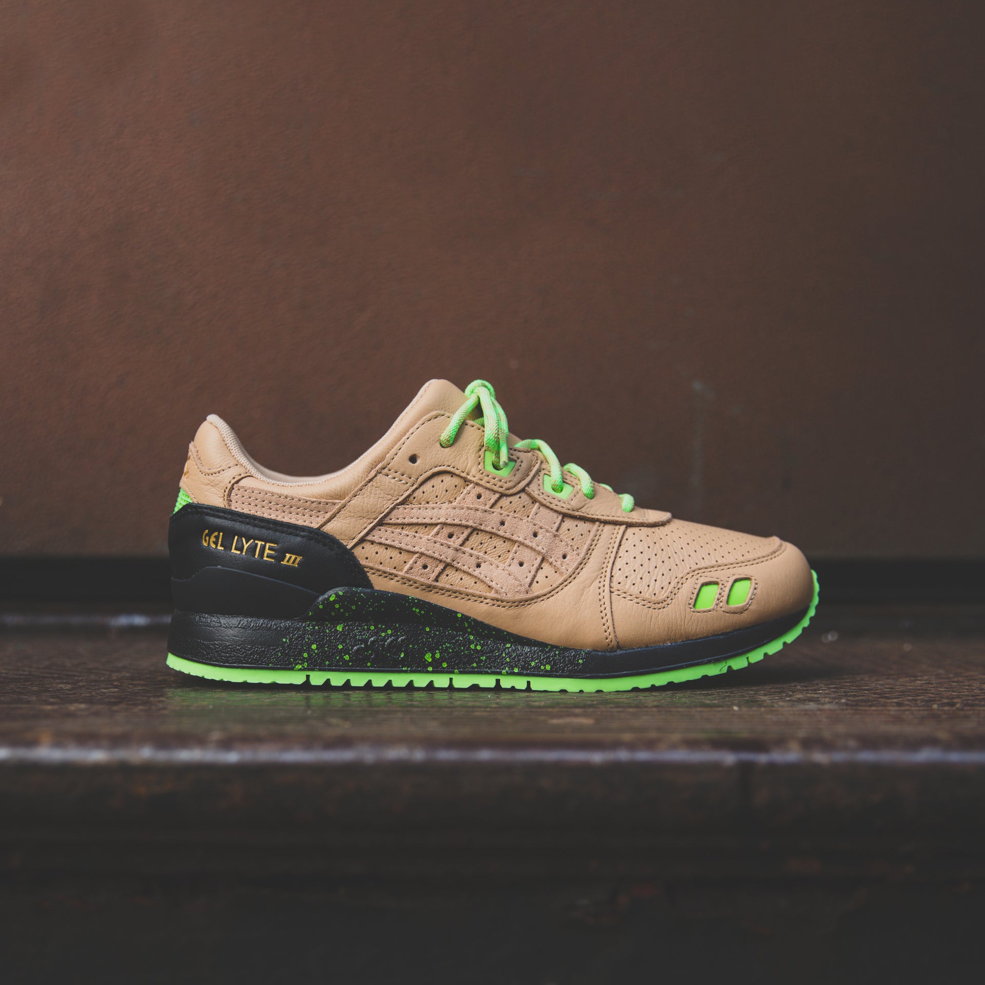 Asics x SneakerFreaker F&F Gel Lyte III - Beige / Green
