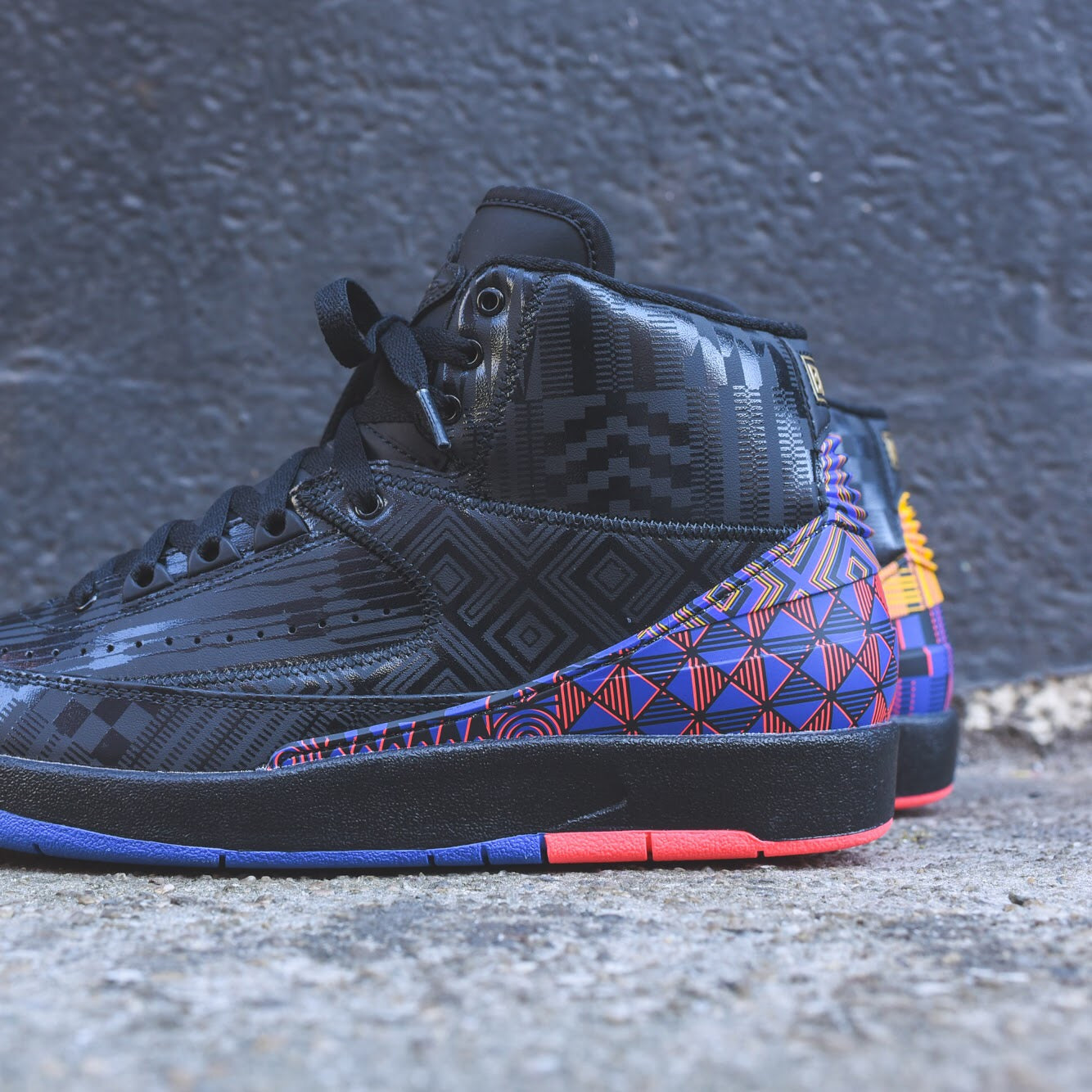 Nike Air Jordan 2 Retro BHM - Black / Metallic Gold