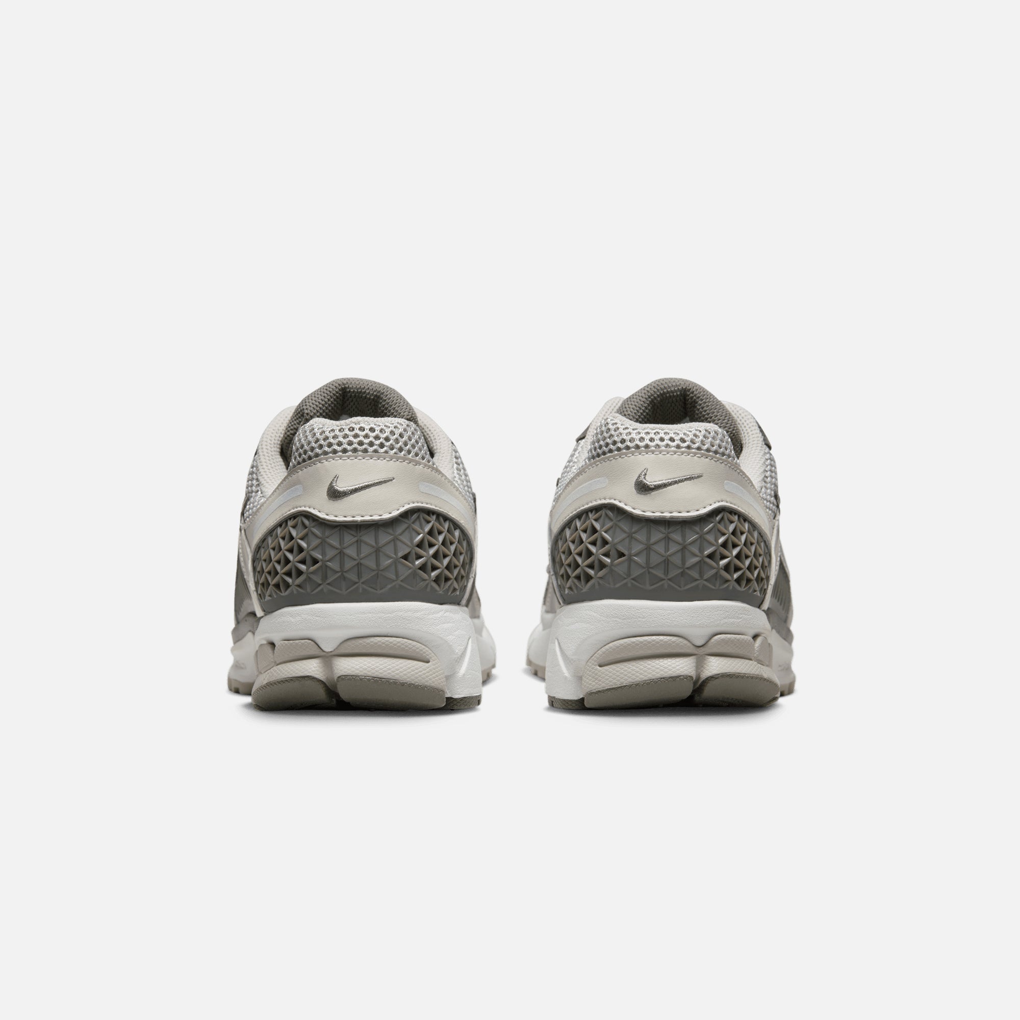 Nike Zoom Vomero 5 PRM - Iron Ore / Metallic Silver / Photon Dust