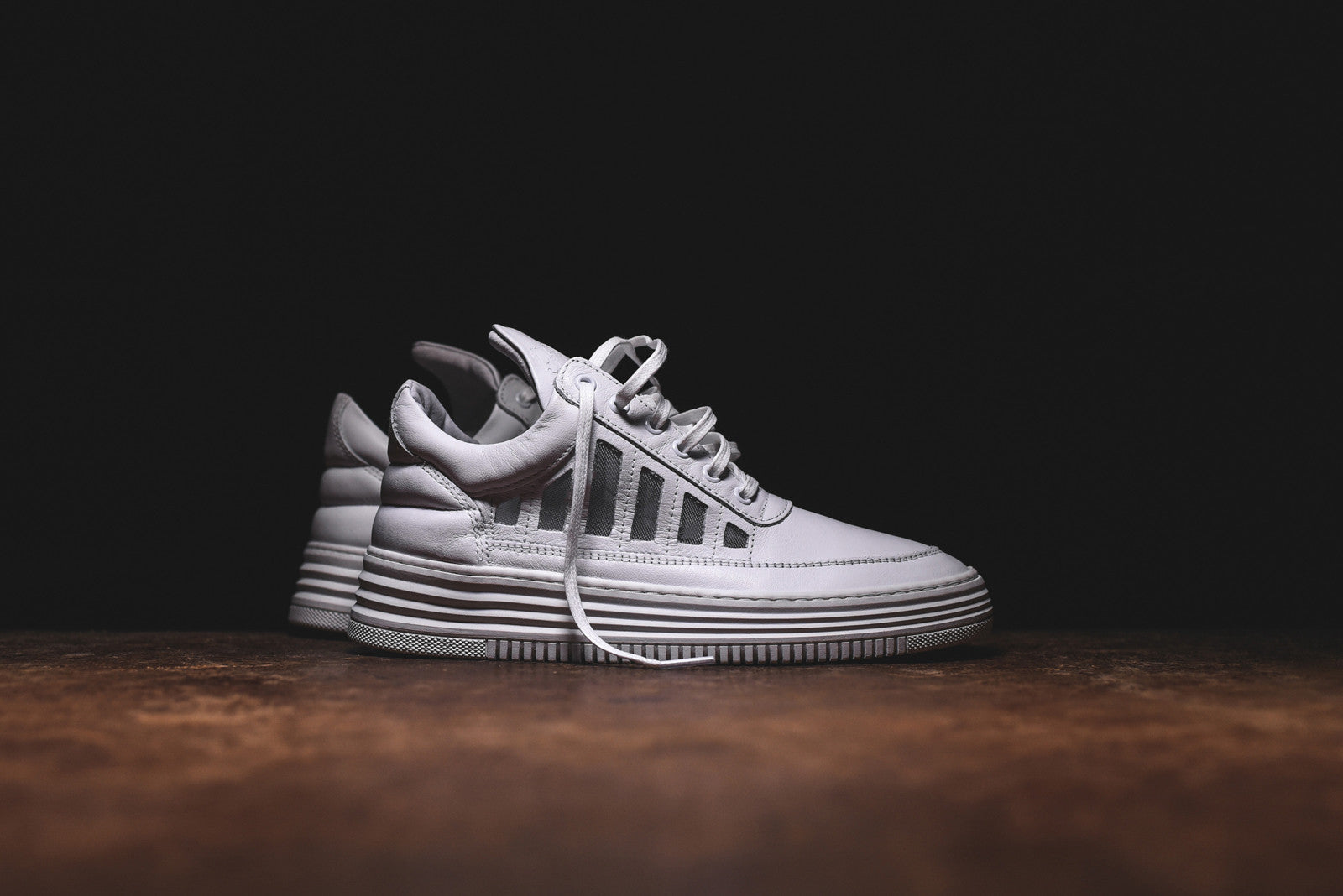 Filling Pieces Low Top Cut-Out - White