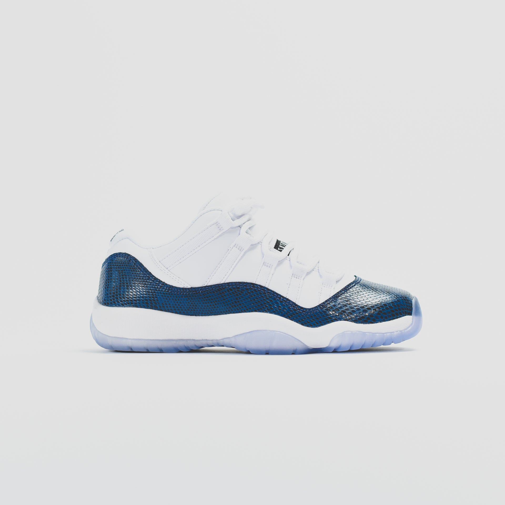 Nike GS Air Jordan 11 Retro Low LE - White / Black / Navy
