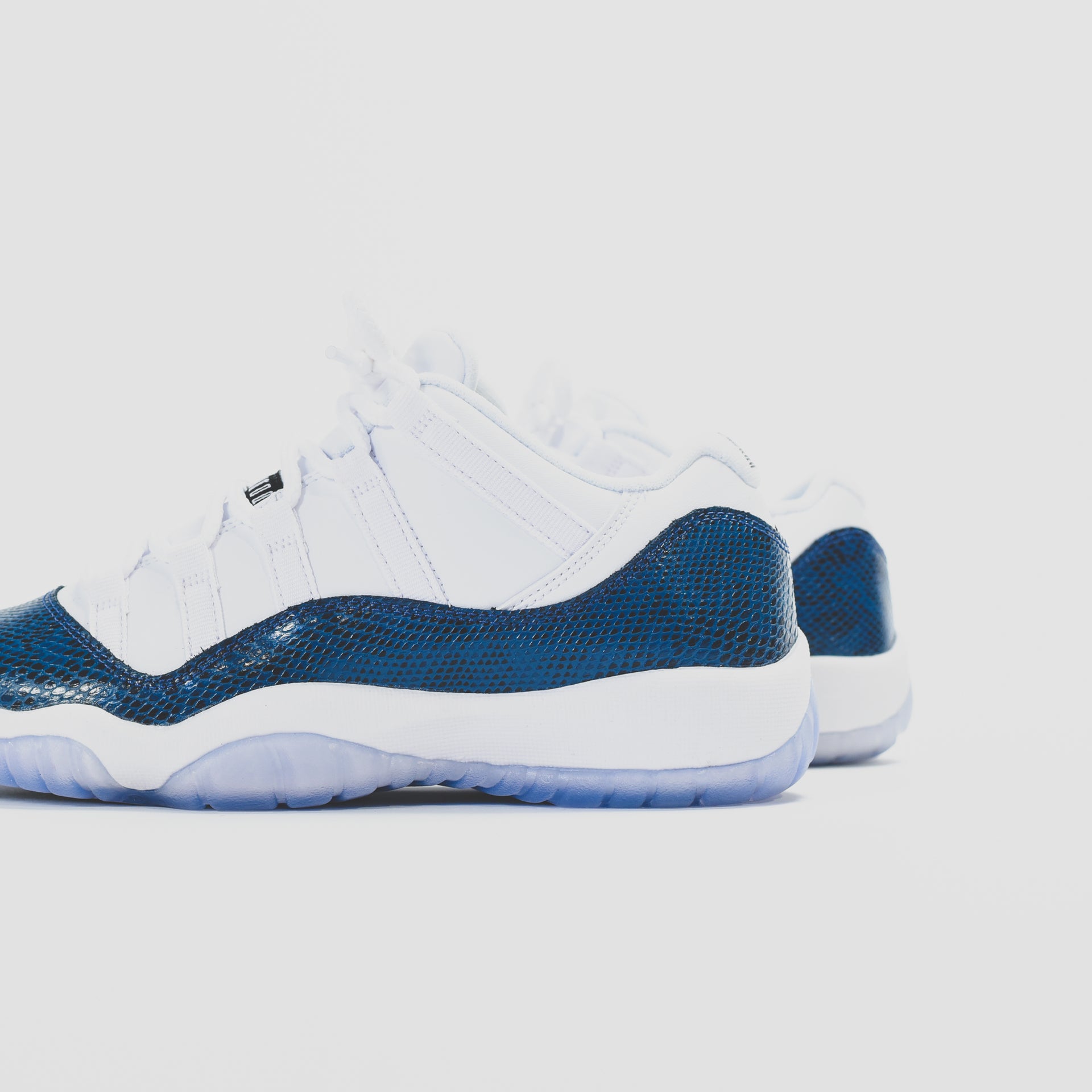 Nike GS Air Jordan 11 Retro Low LE - White / Black / Navy