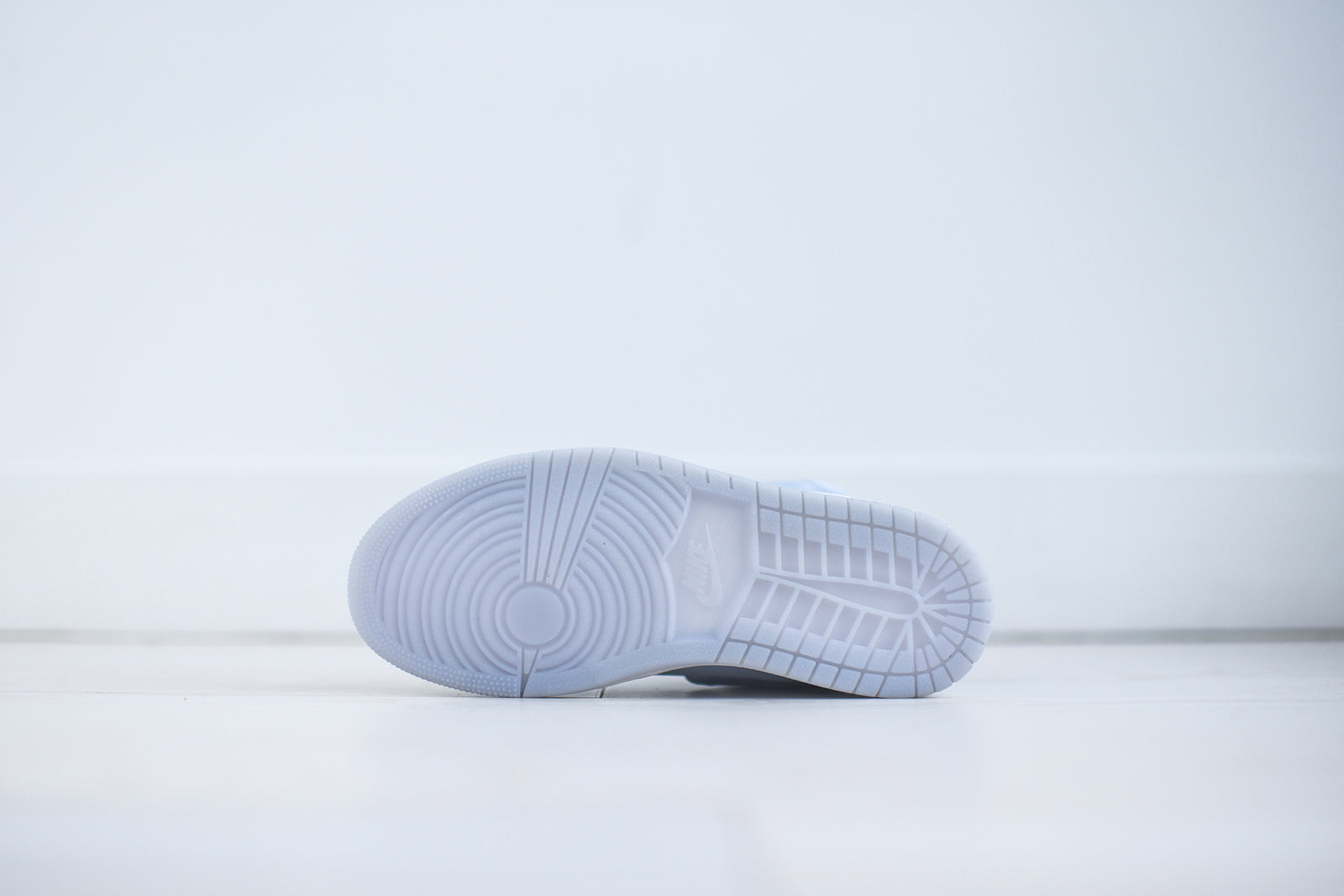 Nike WMNS Air Jordan 1 Retro High SOH - Hydrogen Blue / White
